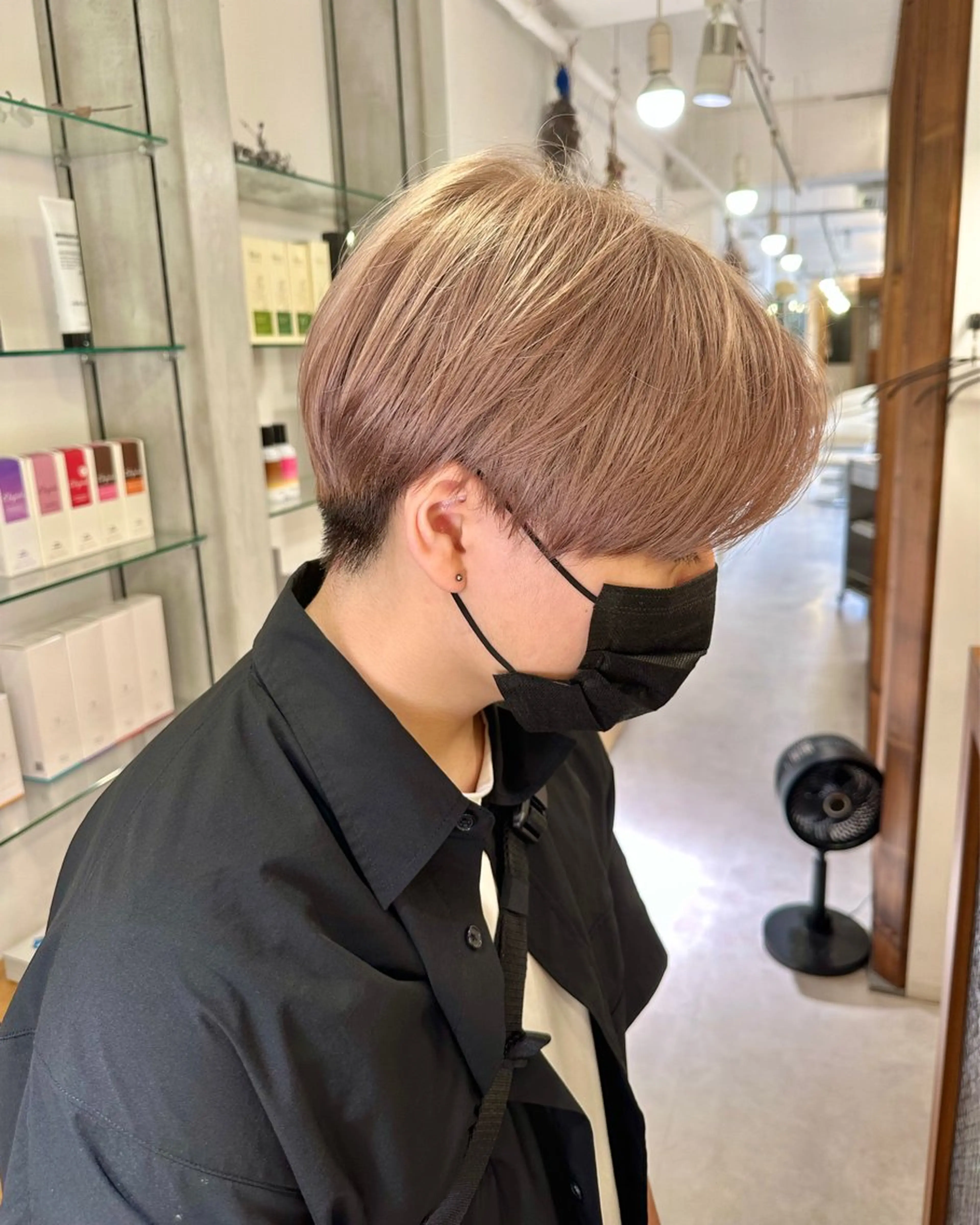 ショート カラー ベージュカラー ブリーチ ミルクティーベージュ カット ヘアカラー トリートメント 似合わせボブ/ハイ トーン/hisatoのヘアスタイル