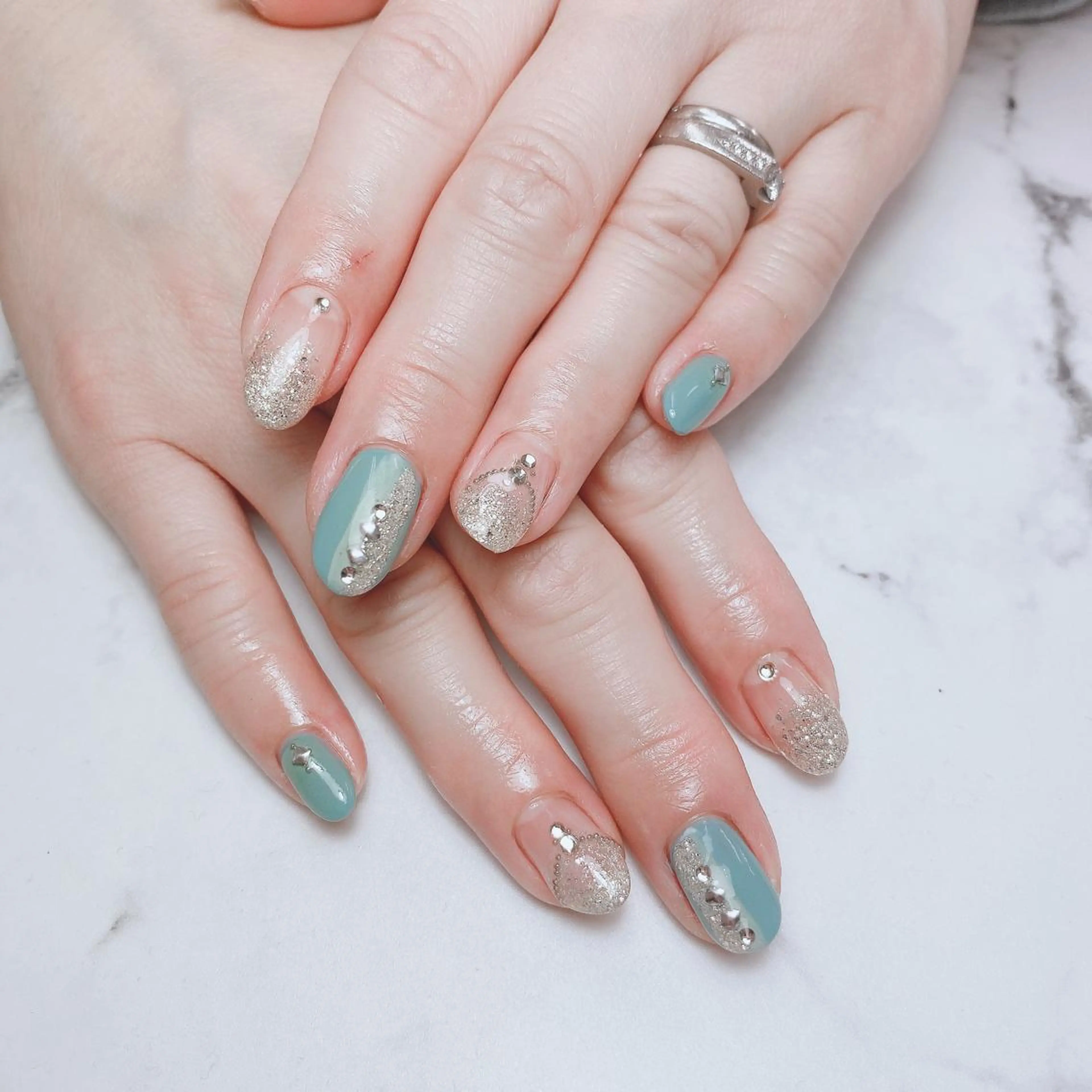 ネイル 持ち込み 石原 夕華のネイルデザイン