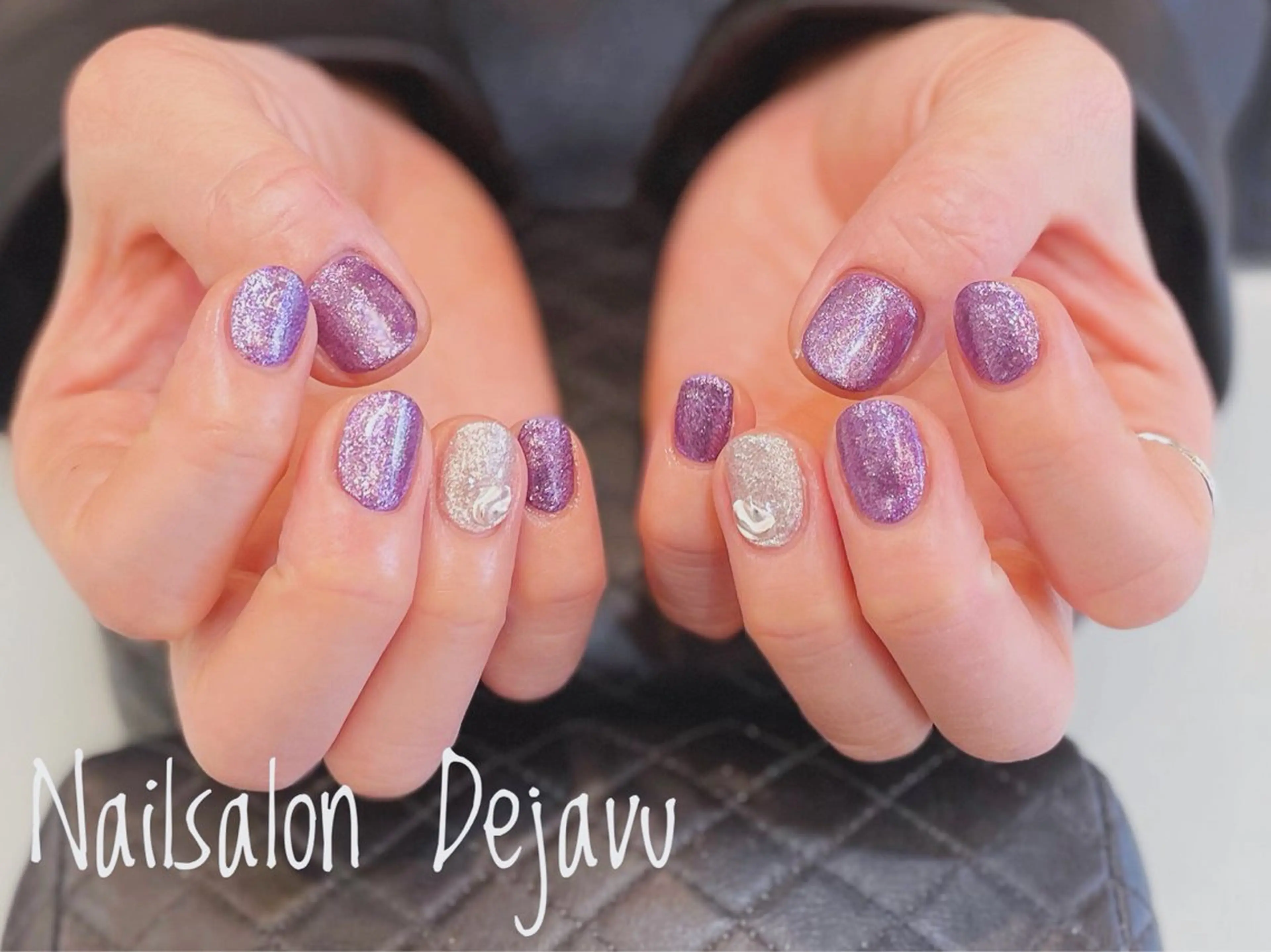 ネイル ラメ(グリッター) シルバー ストーンネイル ハンドネイル Nail salon Dejavu 🌿のネイルデザイン