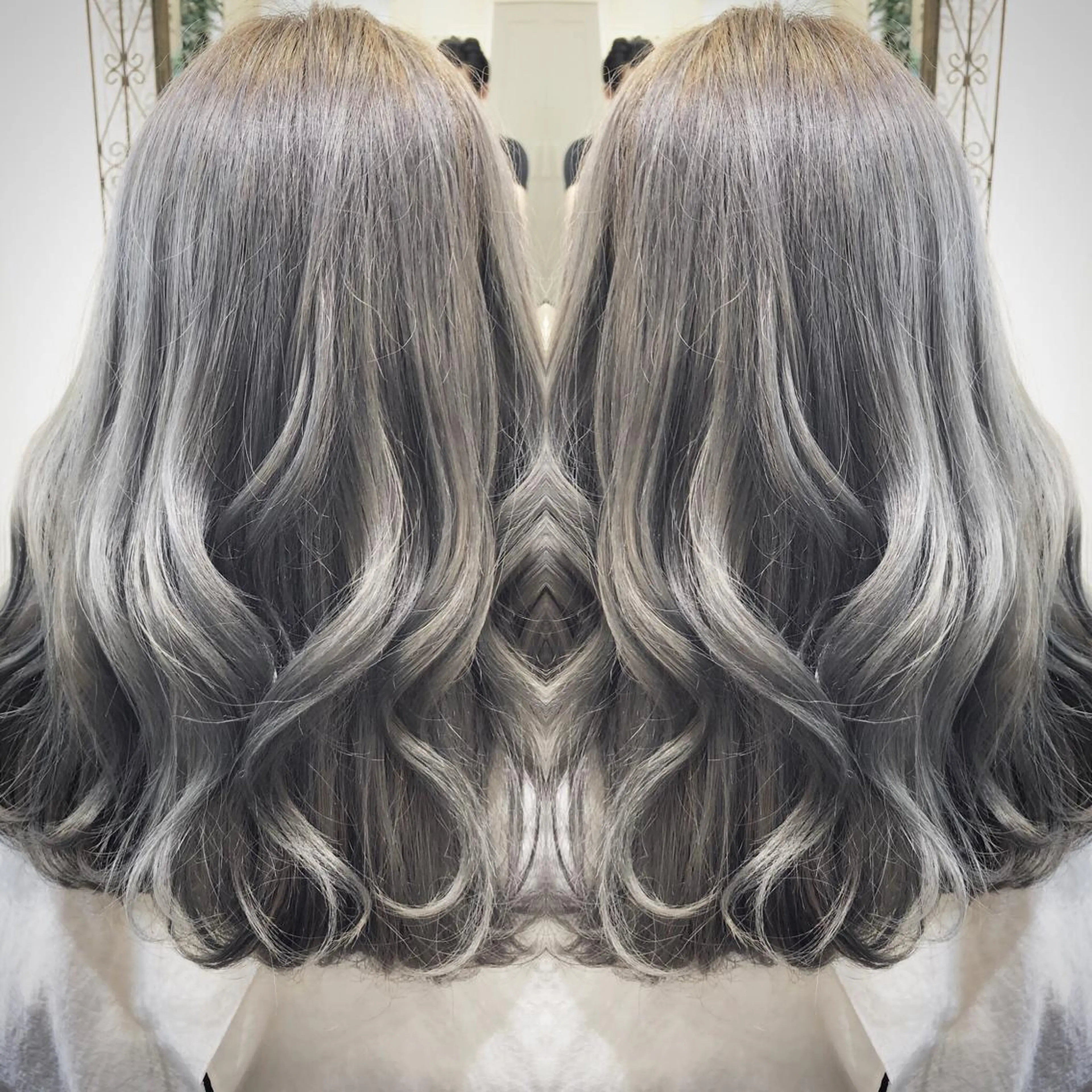 ロング カラー グレージュ 皆巳 達郎のヘアスタイル