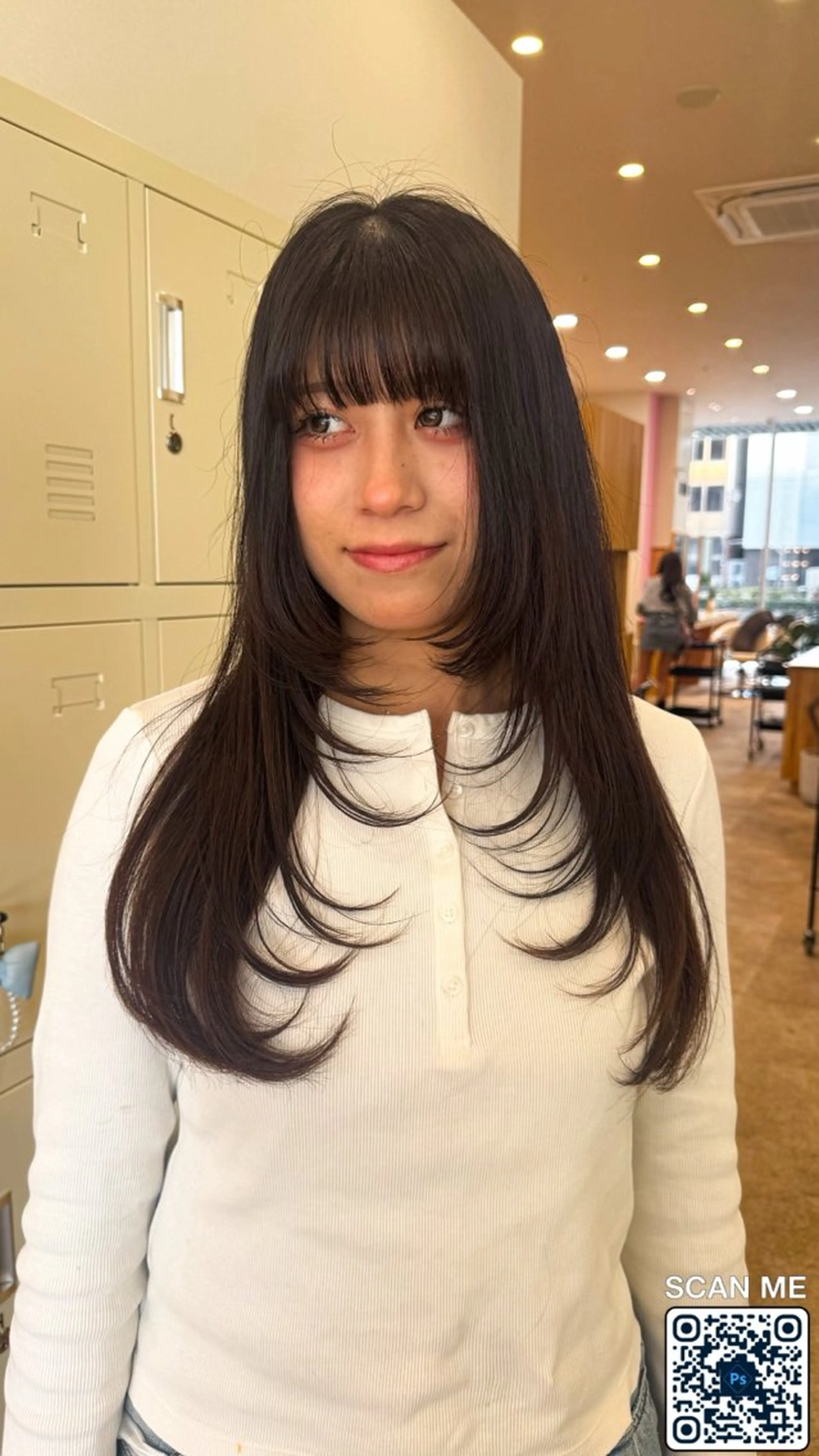 ロング ayana レイヤー／艶カラーのヘアスタイル