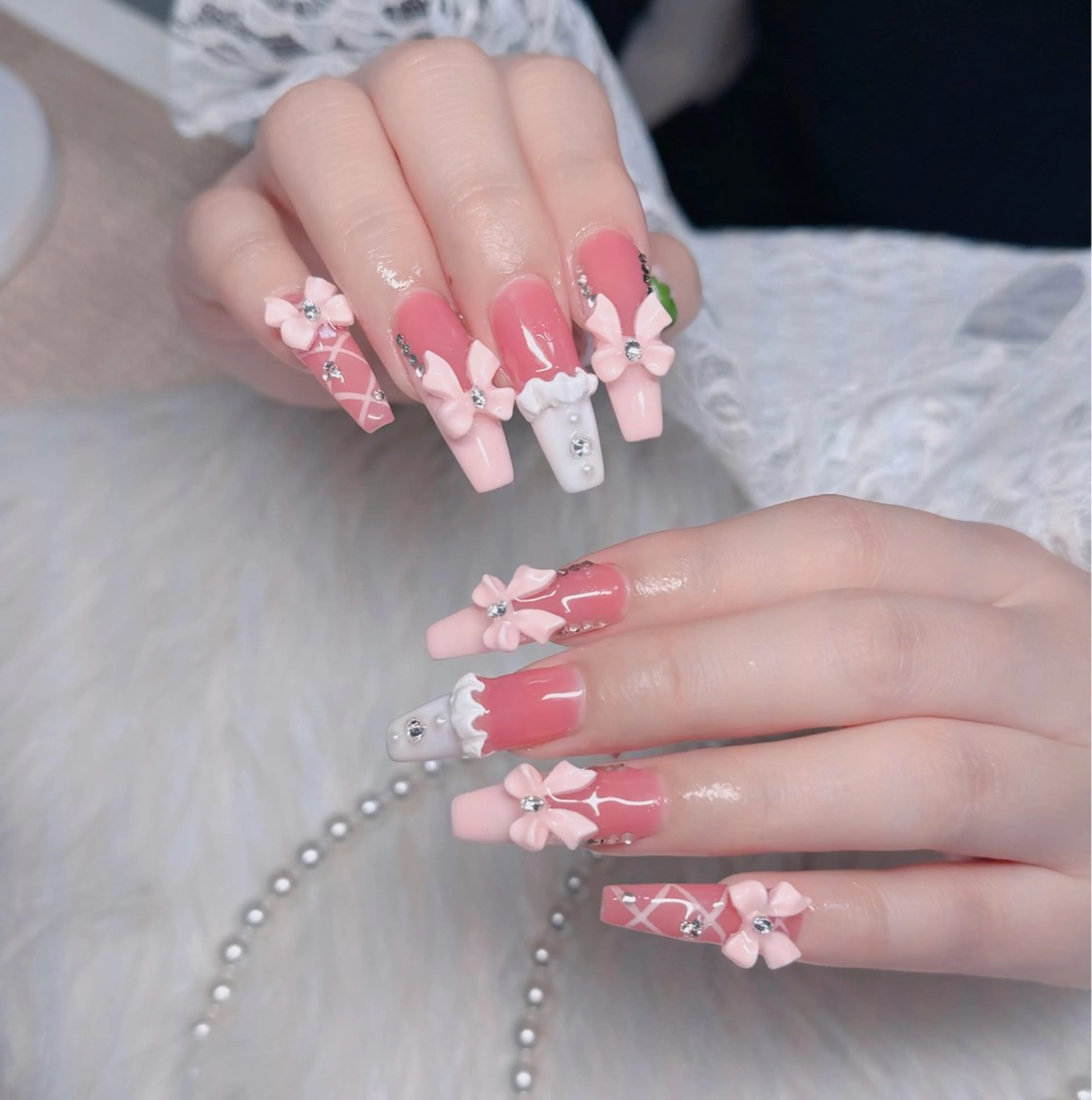 ネイル オーロラネイル フレンチネイル ジェルネイル ハロウィン キラキラネイル ハンドネイル H.baby Nail Salonのネイルデザイン