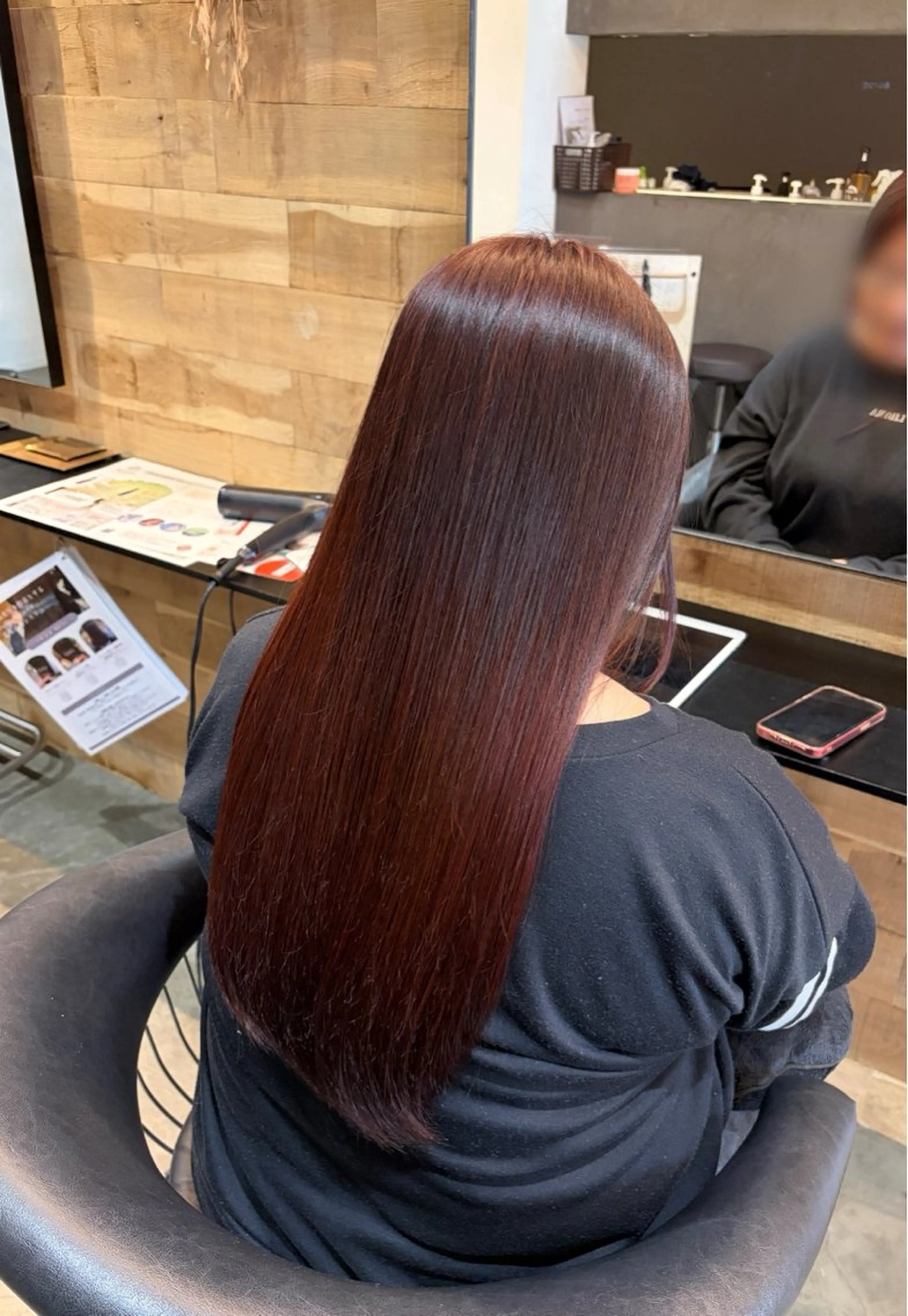 ロング カラー ボルドーカラー 高田 茉弥のヘアスタイル