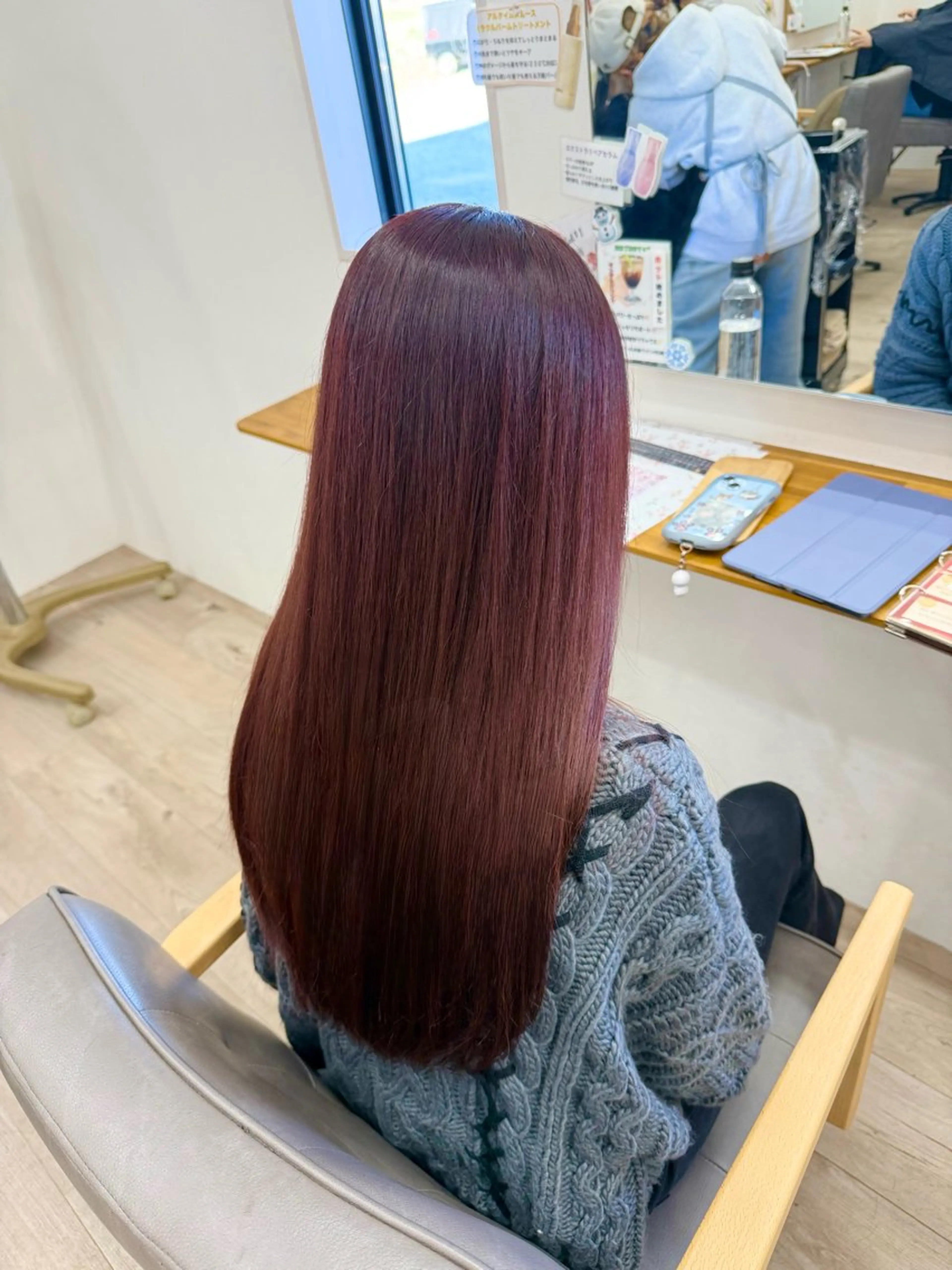 ロング カラー ブリーチ ボルドーカラー ブリーチなしカラー ピンクカラー ロング カット ヘアカラー ちほ/顔周りレイヤー /ベージュカラーのヘアスタイル