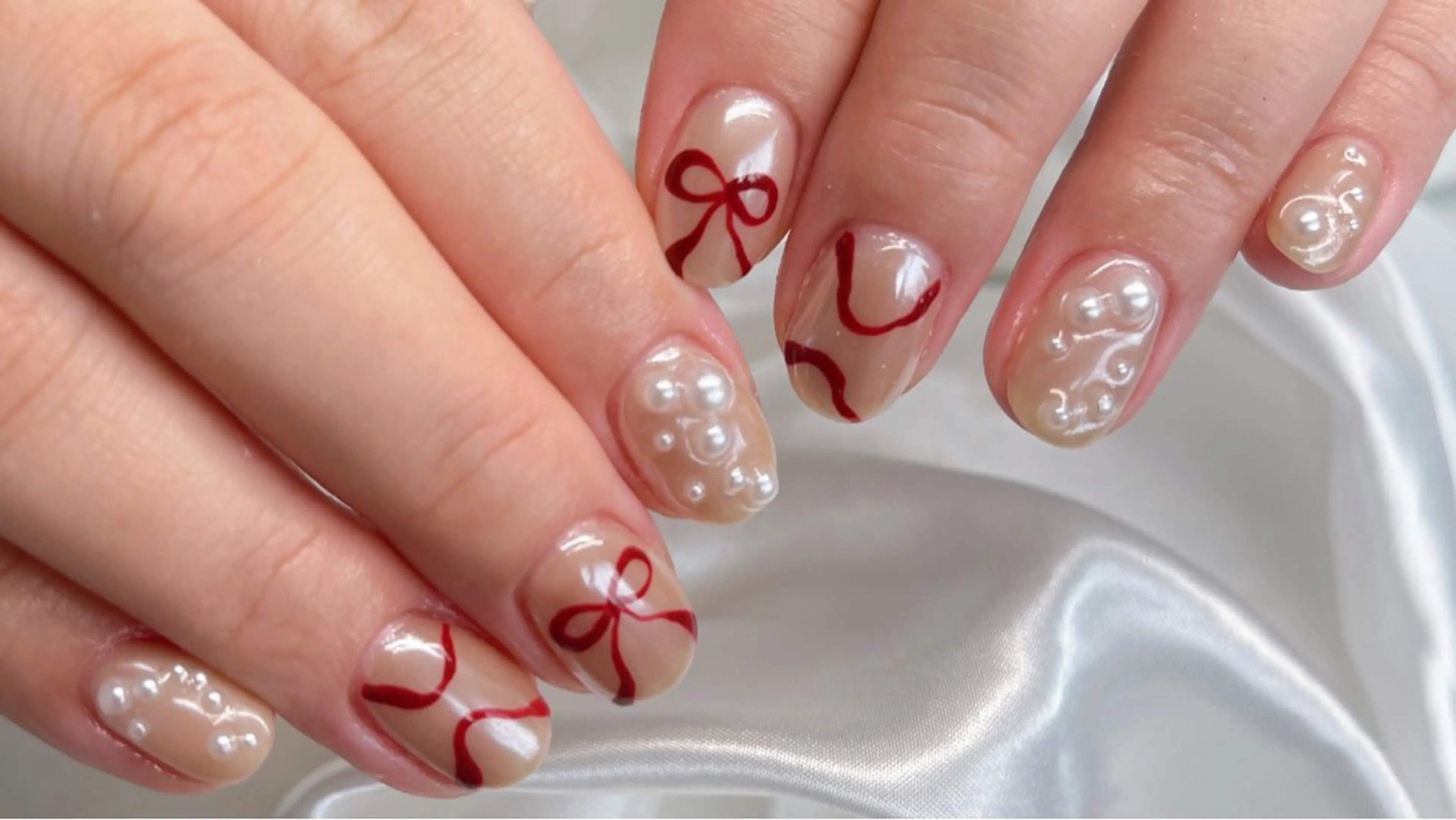 ネイル 韓国ネイル ミラーネイル リボン ワンホンネイル ハンドネイル celica所属・松田 由真のネイルデザイン