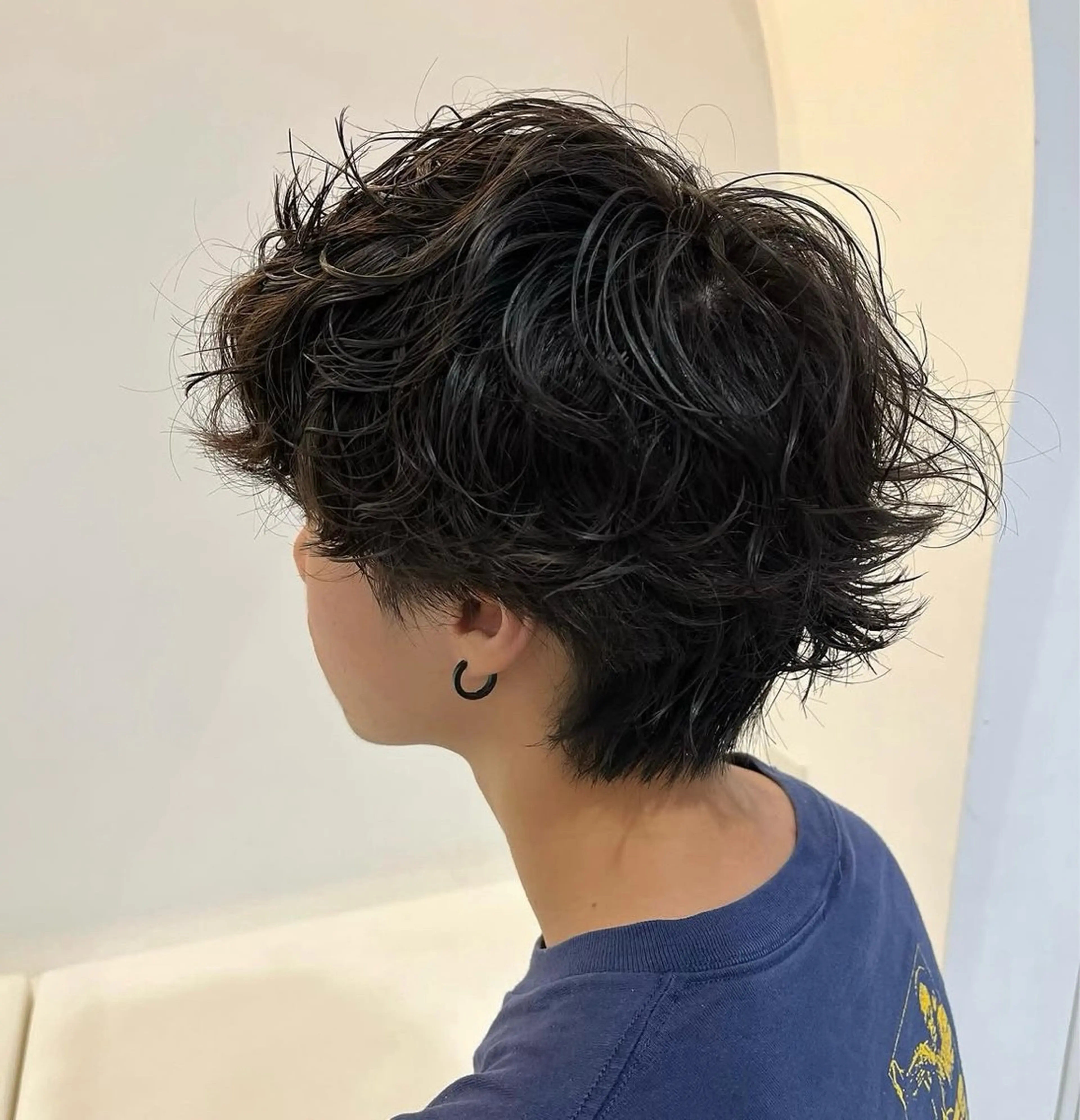 ショート パーマ メンズ フェザーパーマ メンズパーマ メンズツイストパーマ 波巻きパーマ スパイラルパーマ 網谷 萌夏のヘアスタイル