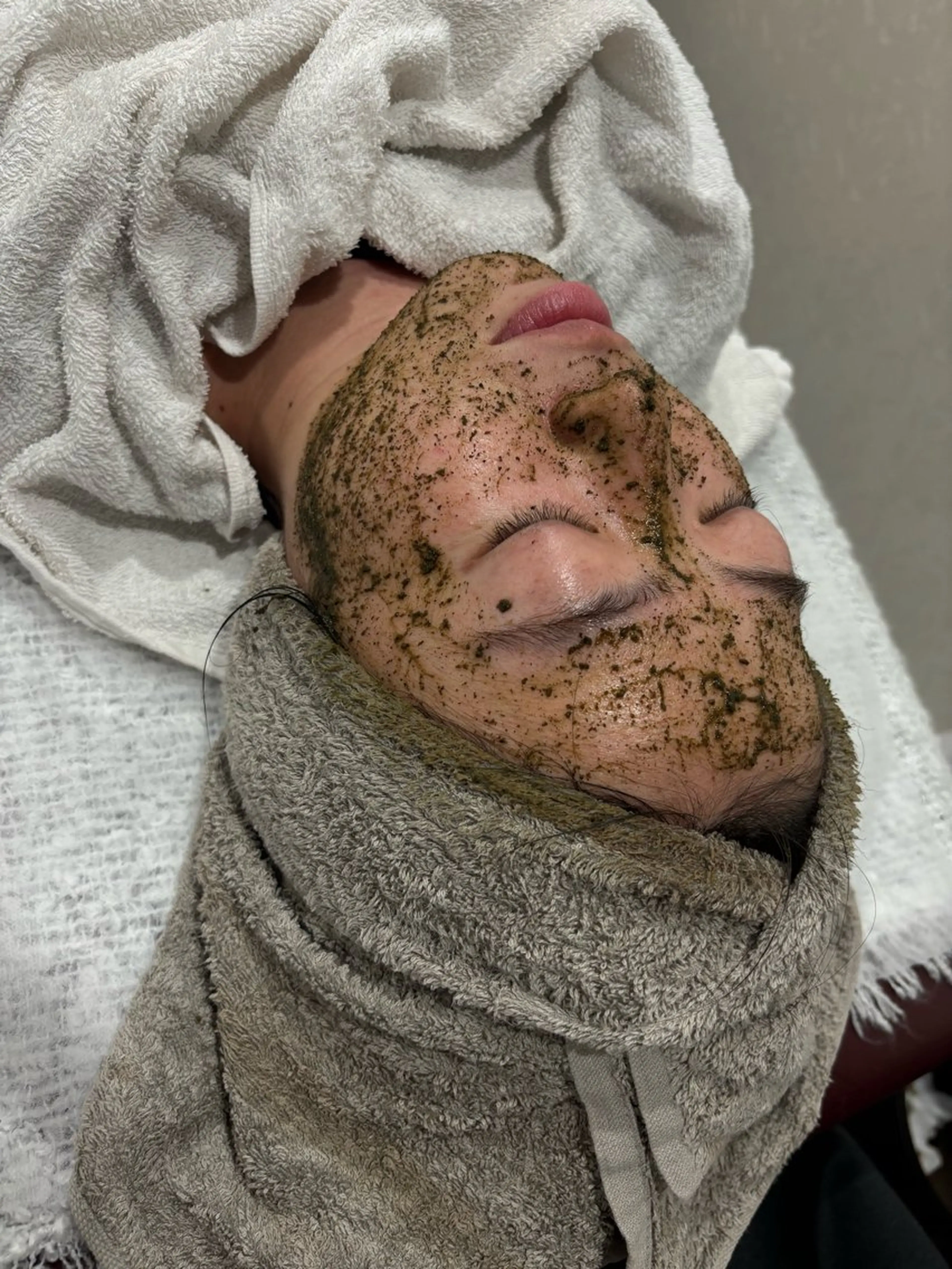 エステ ハーブピーリング専門 毛穴洗浄❤️眉waxのエステ・リラクイメージ