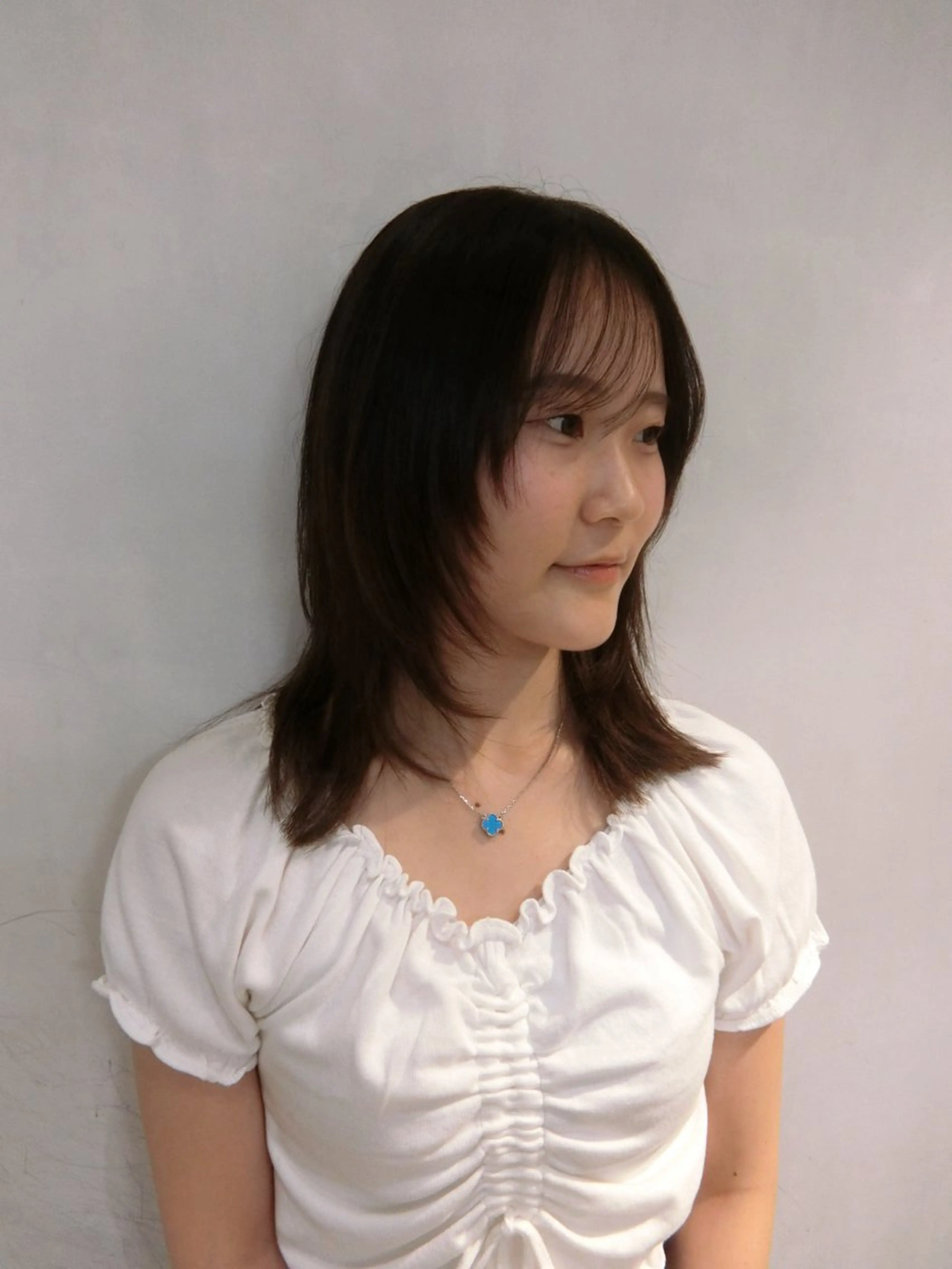 ミディアム iroha/ レイヤーカットモデルのヘアスタイル