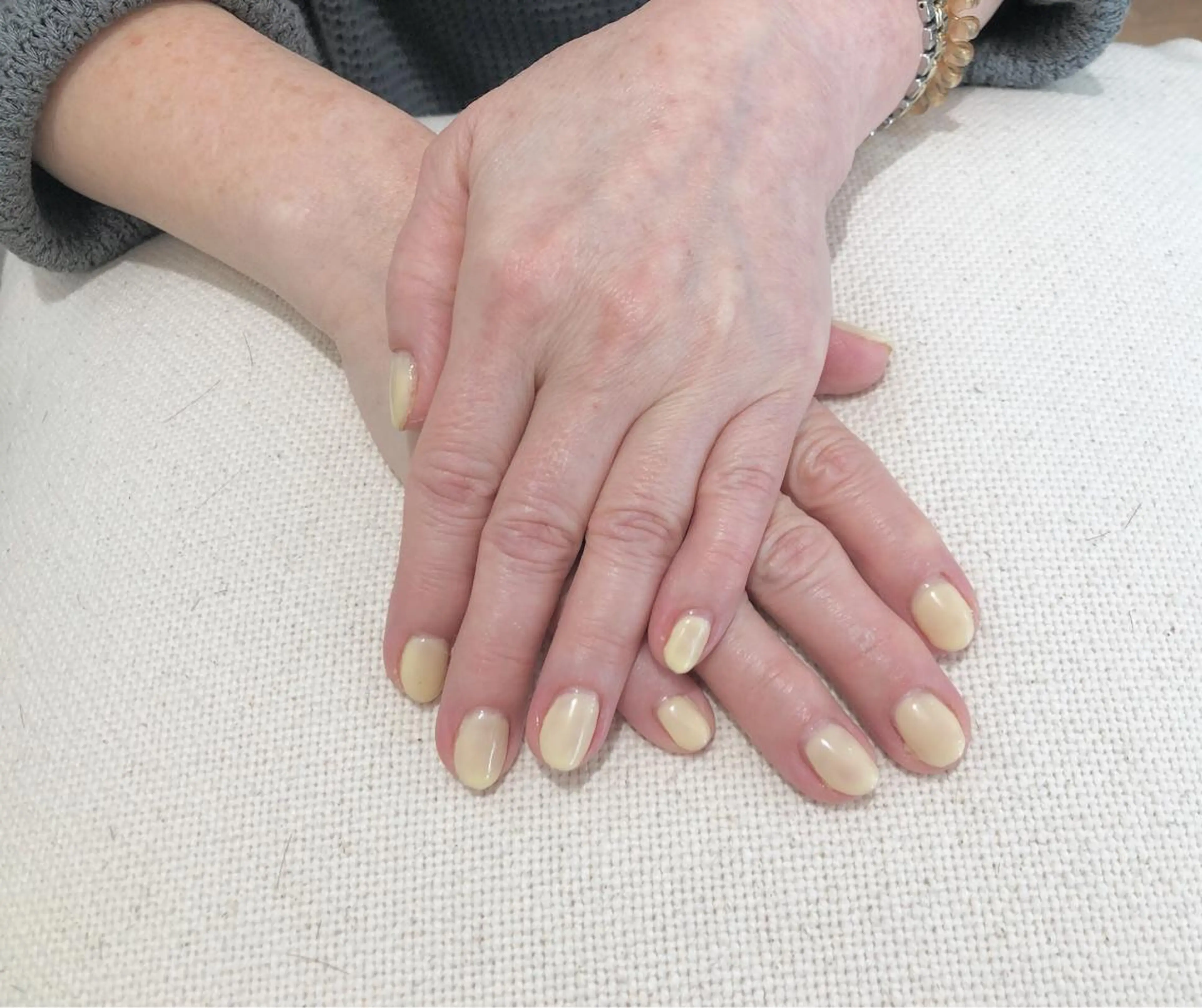 ネイル クリアネイル 黄色 🌼志岐 恵🌼のヘアスタイル