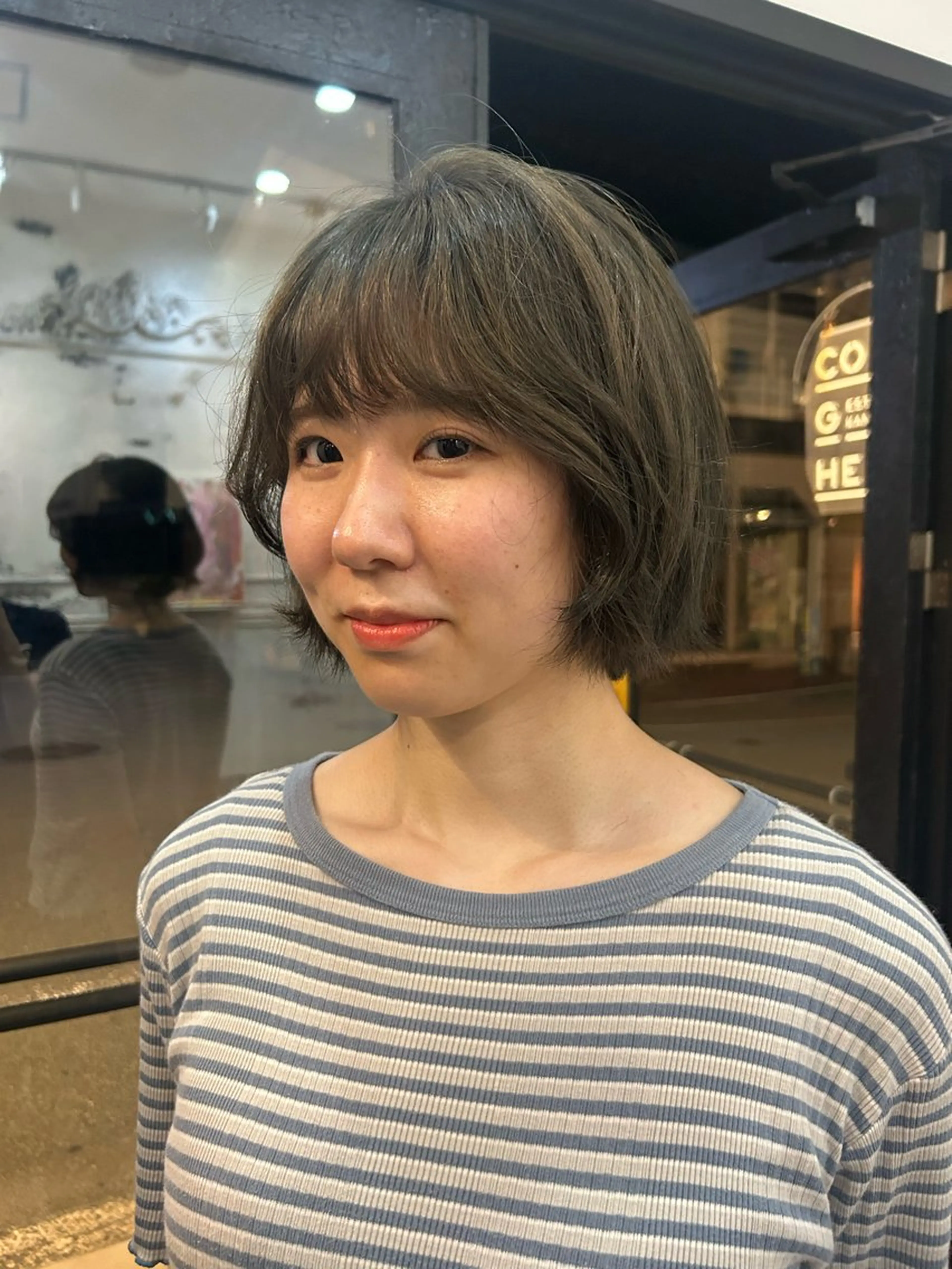 ミディアム 宮前 芽衣のヘアスタイル