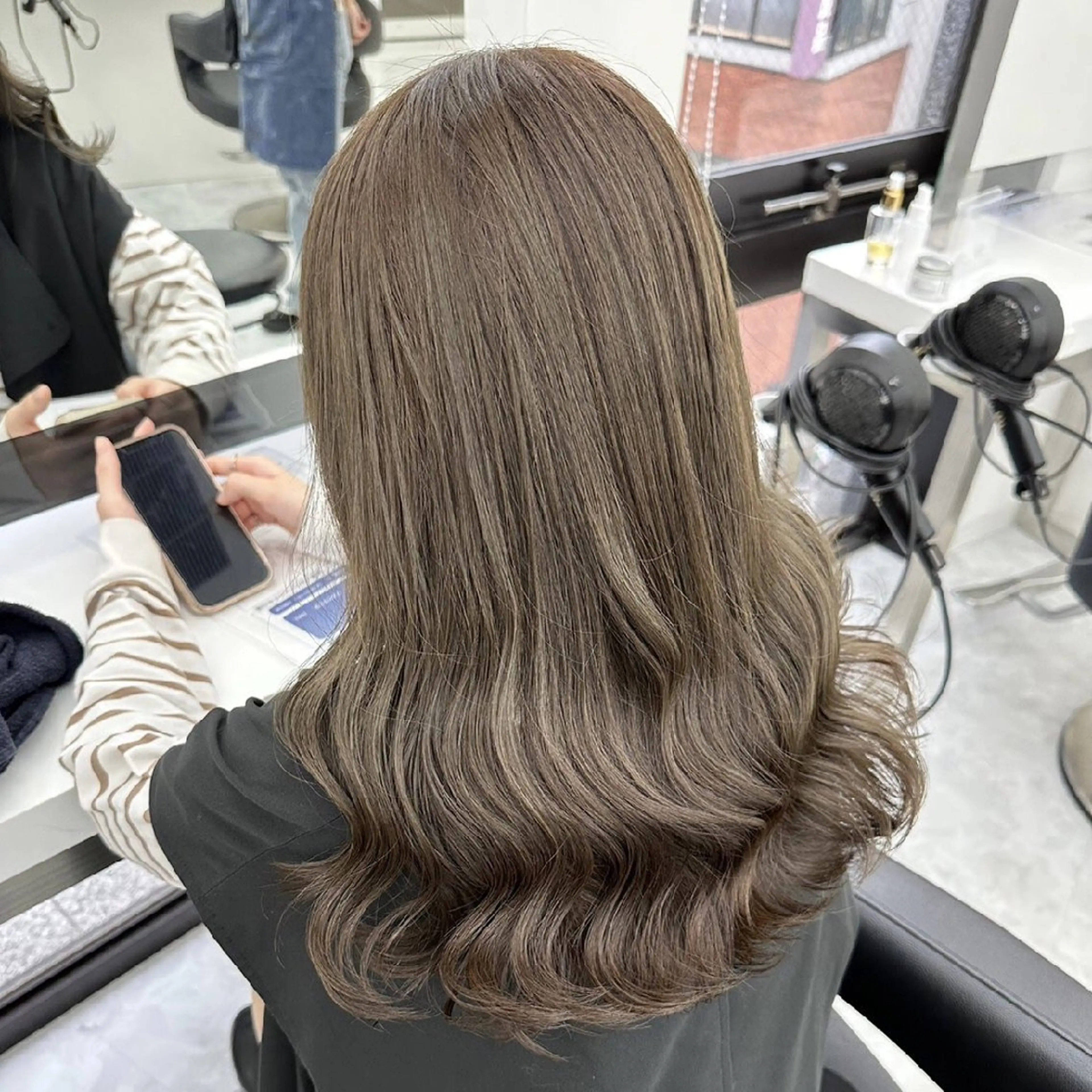 セミロング カラー 🪞【公式】表参道 🪞knot🪞のヘアスタイル