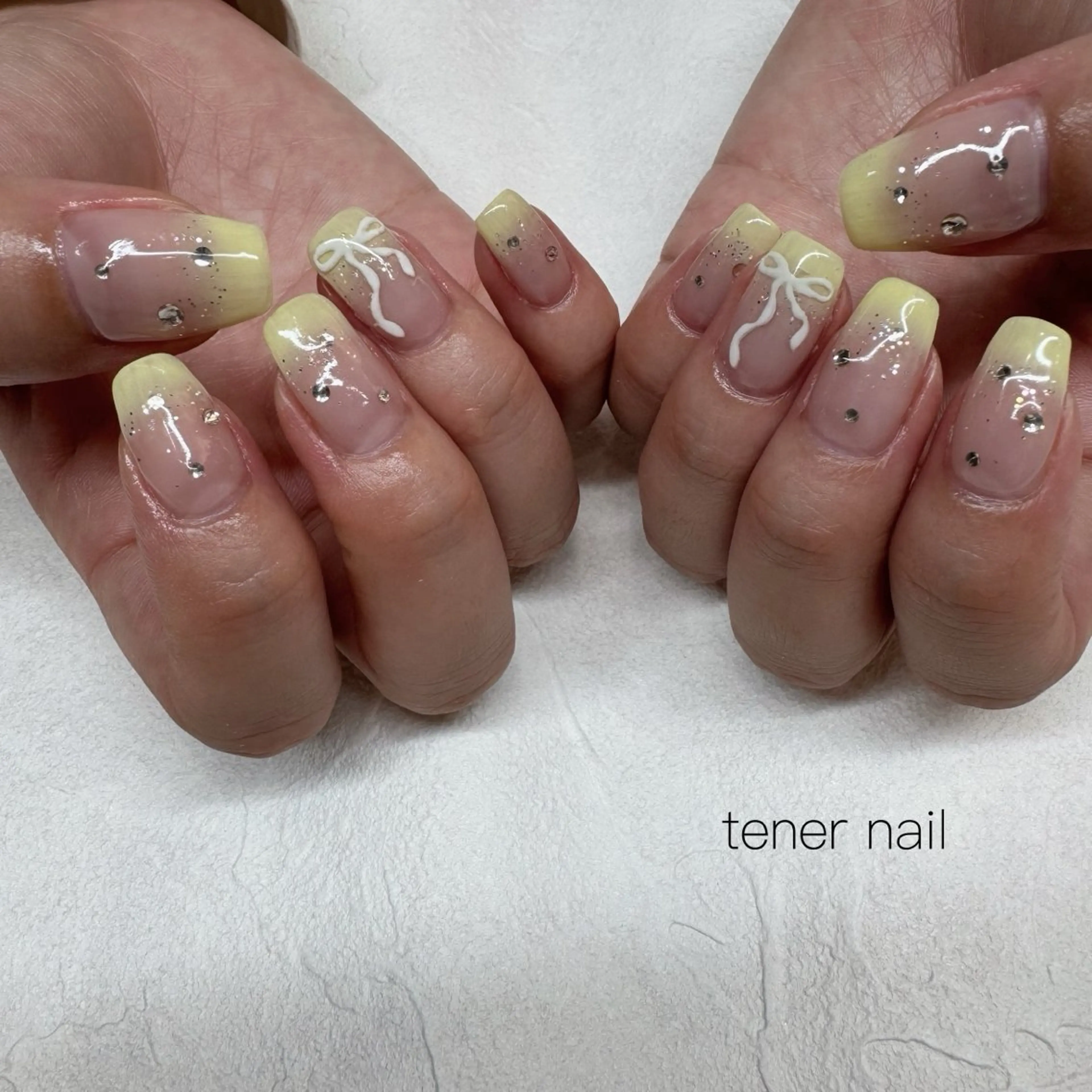 ネイル グラデーション 黄色 ハンドネイル テネルネイル tener nailのネイルデザイン