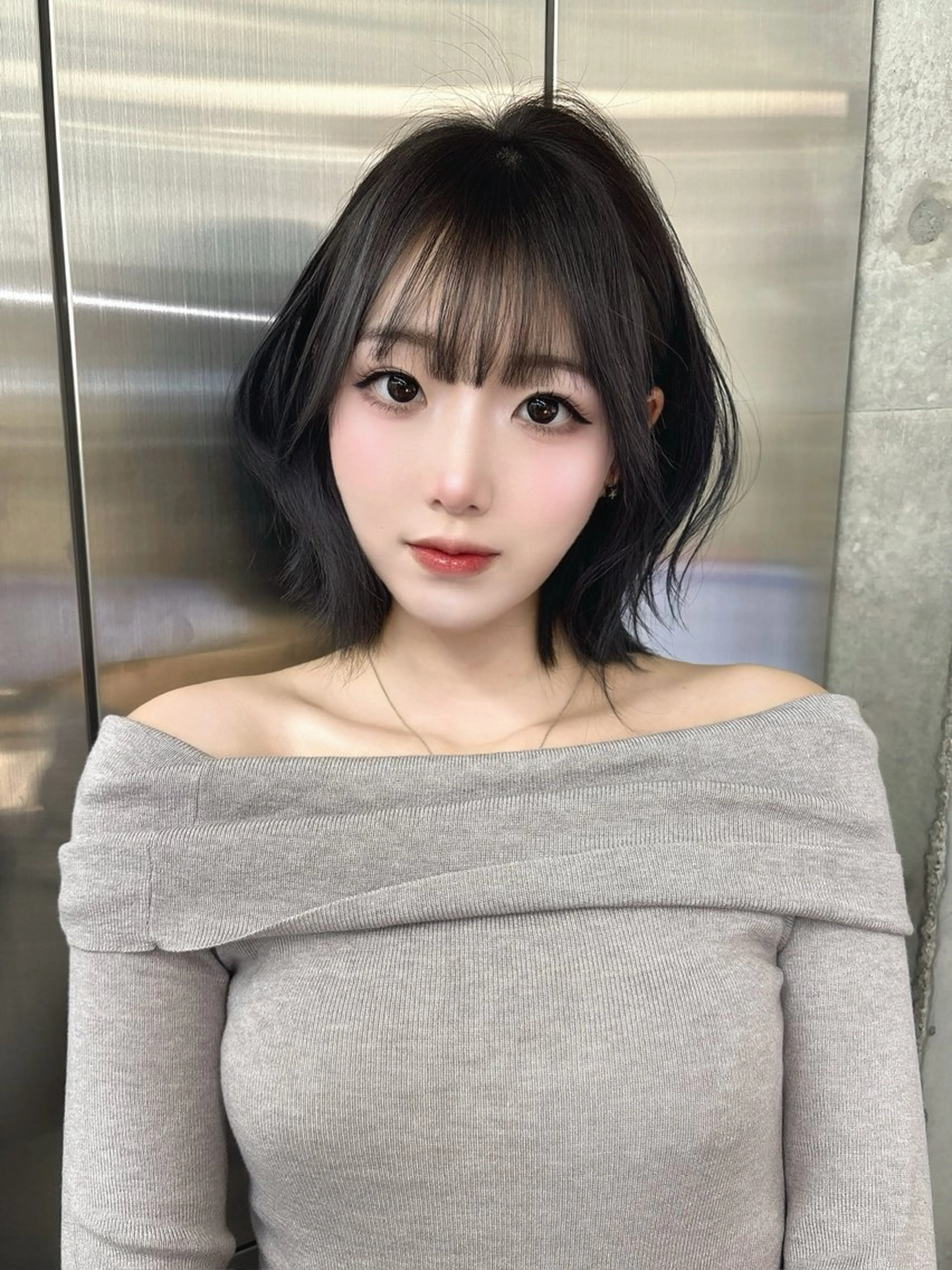 ミディアム カット ヘアカラー トリートメント karin ボブハイトーンのヘアスタイル