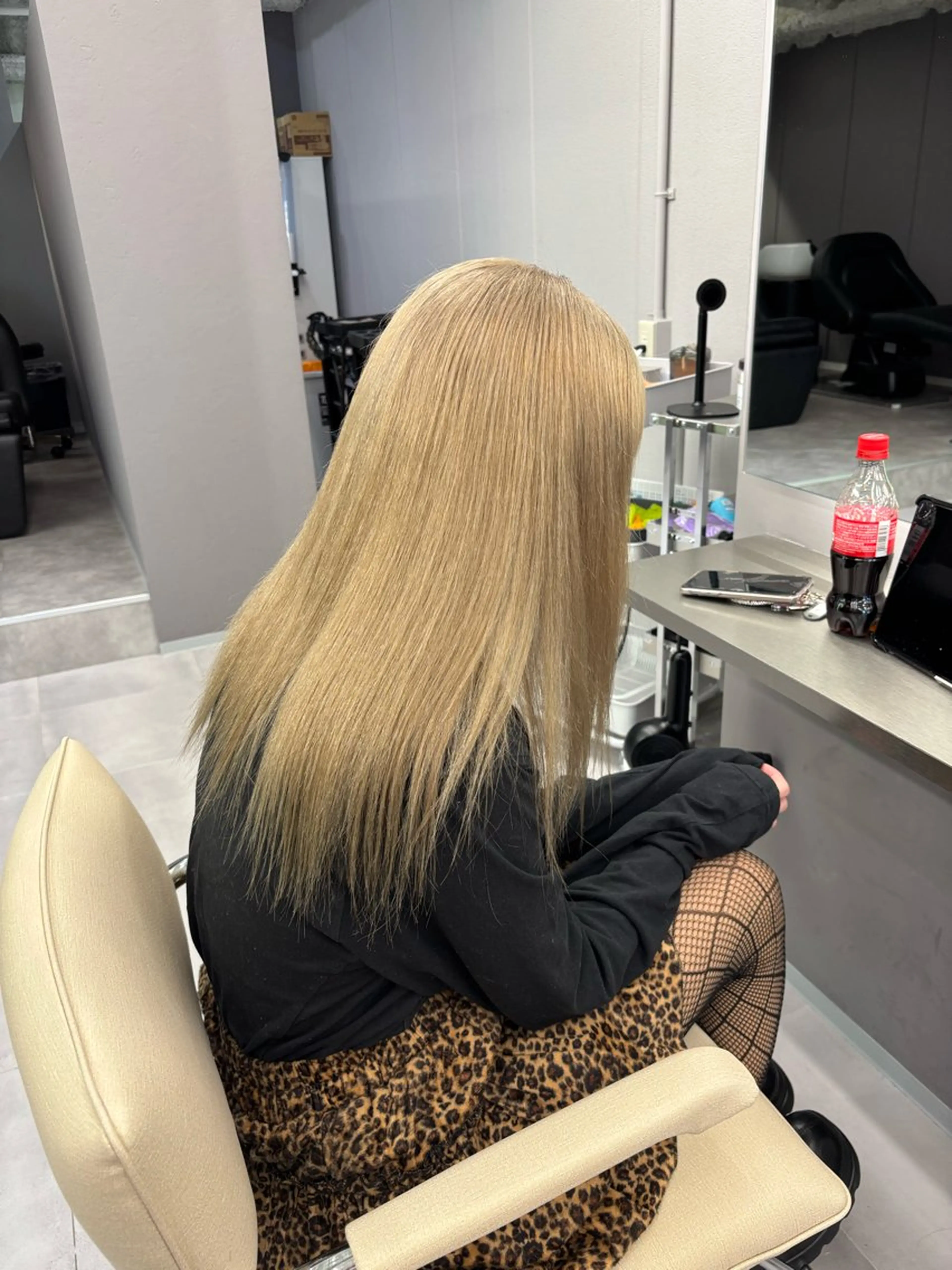 ミディアム カラー ベージュカラー ブリーチ ミルクティーベージュ 名古屋／デザイン／ ブリーチ/松井亮磨のヘアスタイル