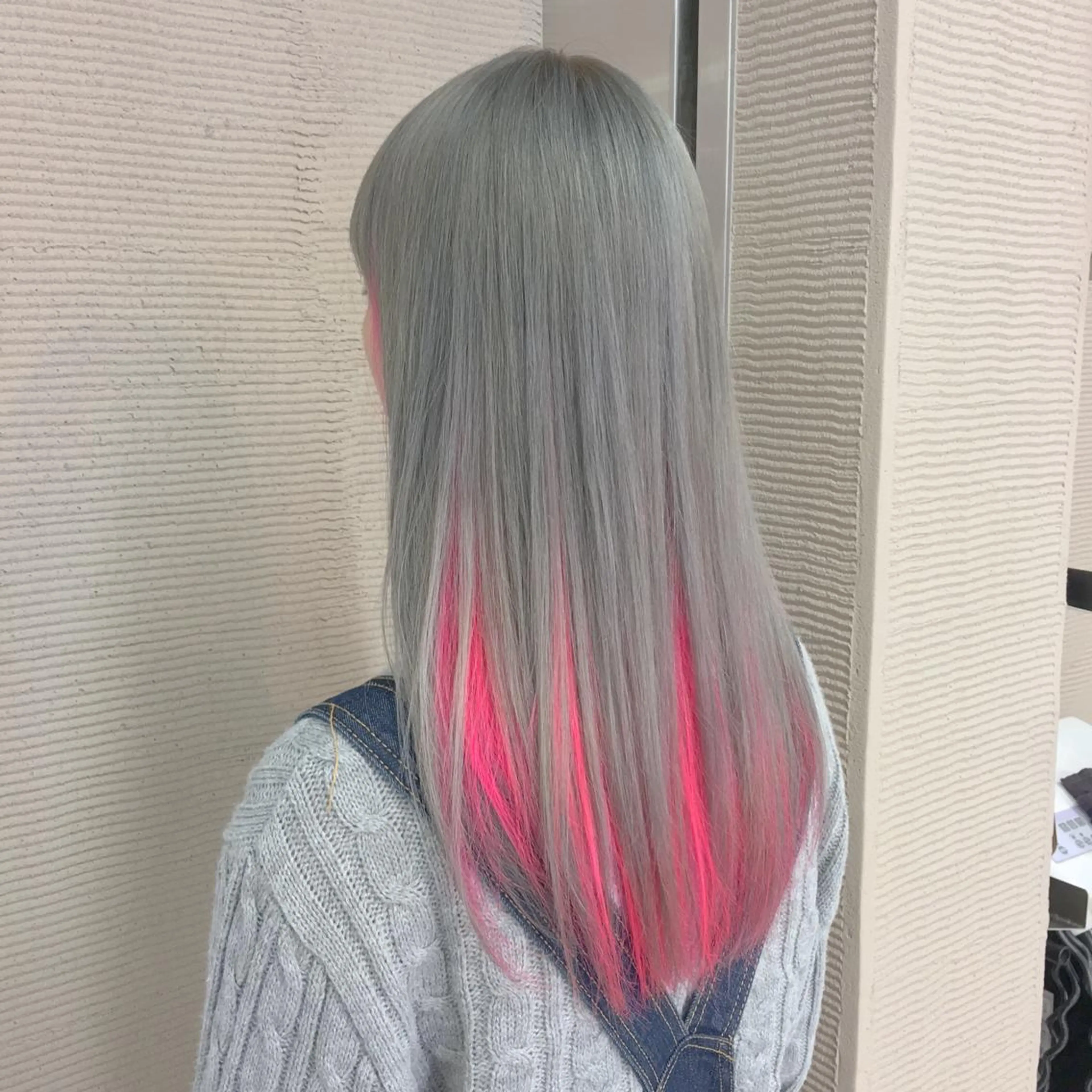 ロング カラー パーマ ヘアアレンジ ピンクカラー シルバー ハイトーン特化🤍 浦住のヘアスタイル