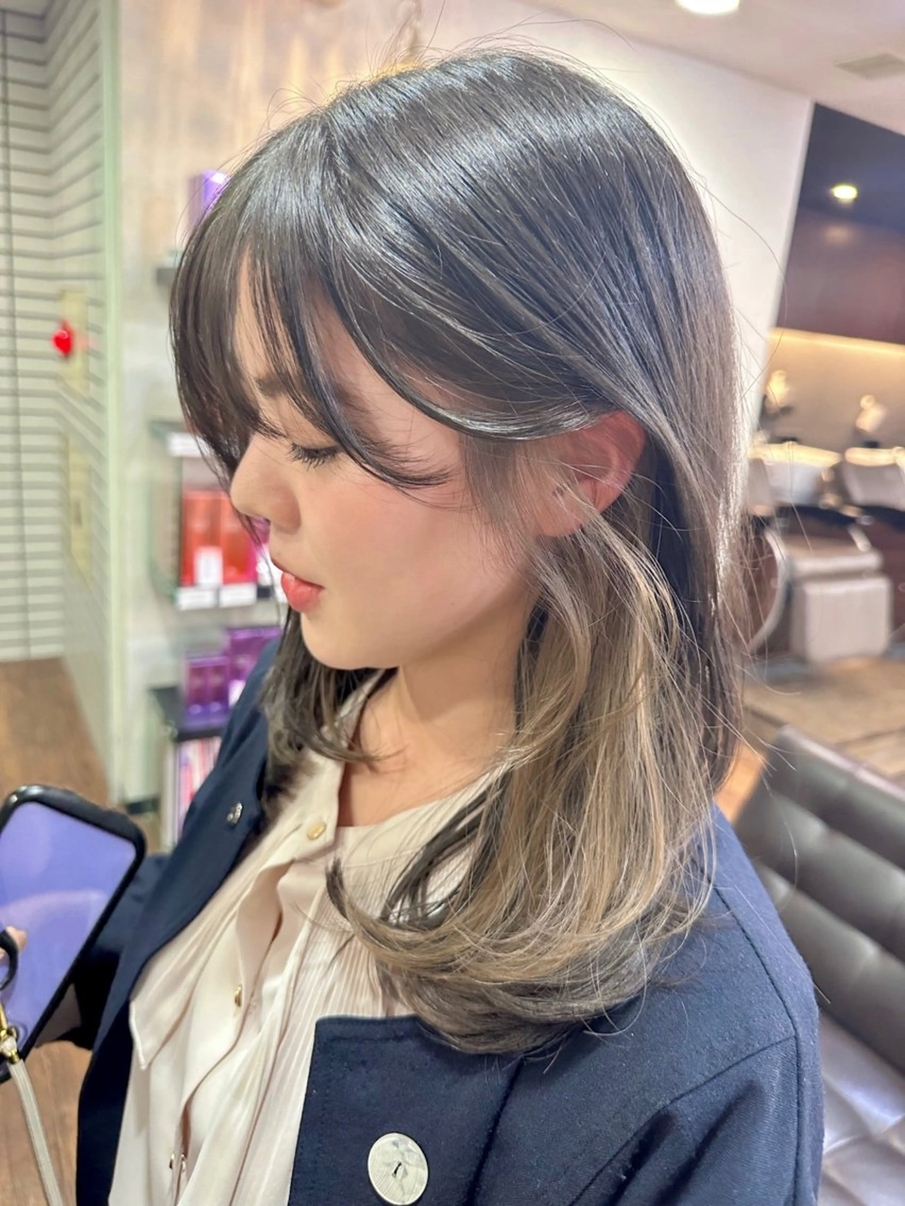 ミディアム カラー ブリーチ イヤリングカラー ブリーチなしカラー カット ヘアカラー トリートメント トレンドヘア🌿 chinariのヘアスタイル