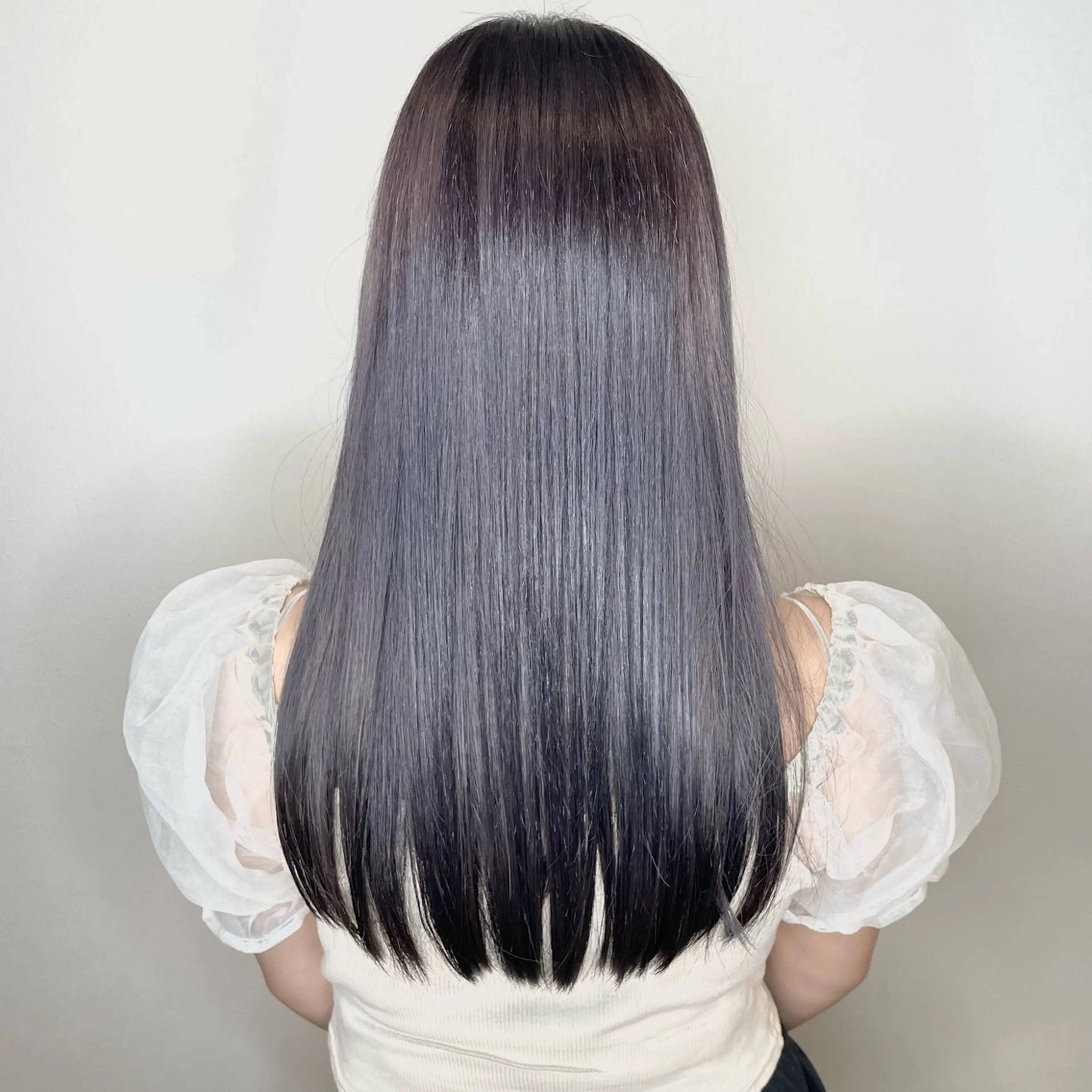 ロング カラー ブルーカラー ブルージュ 透明感カラー カット 縮毛矯正 トリートメント sutekinakoto日野所属・小島 勤夢のヘアスタイル