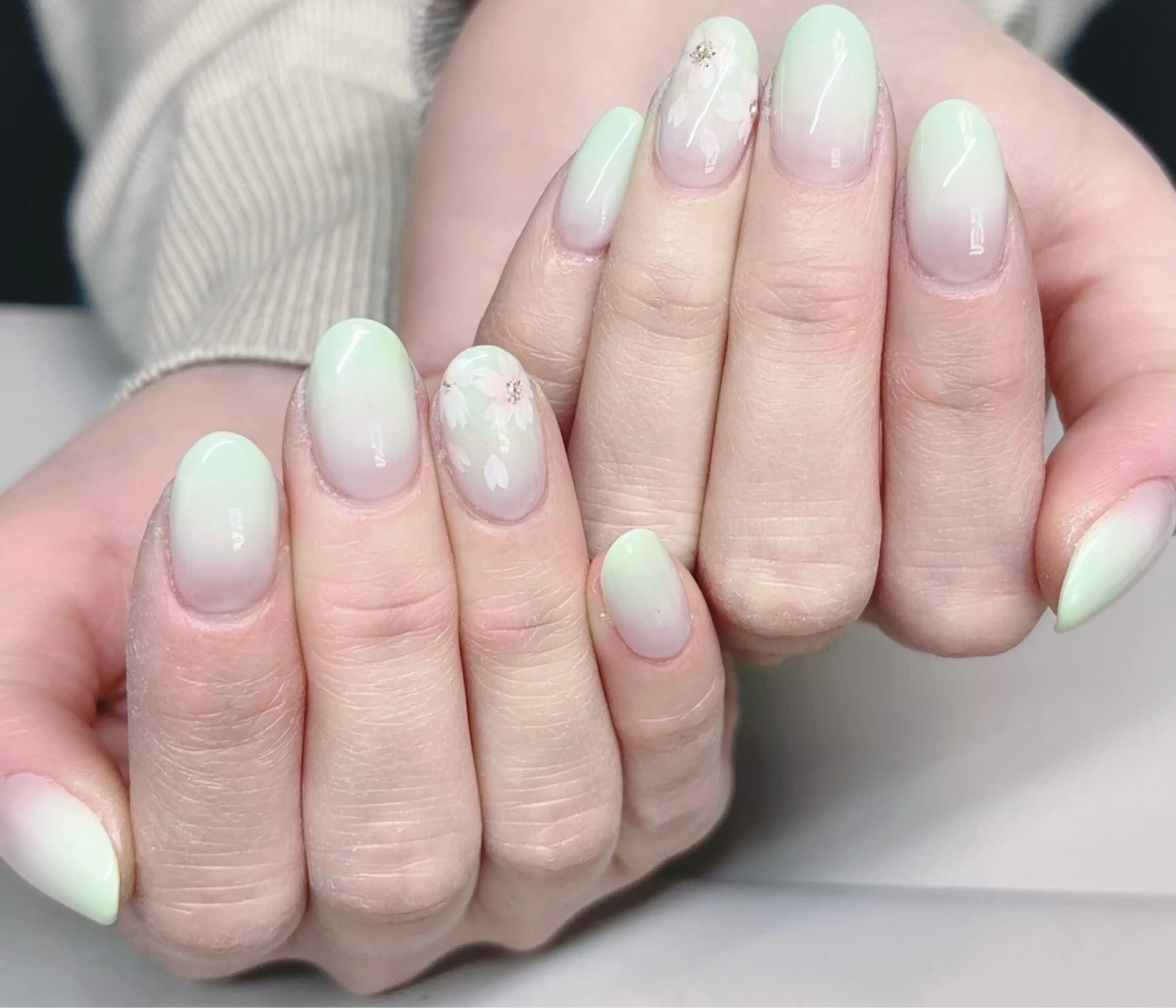 ネイル アートネイル オーロラネイル ジェルネイル ガーリー キラキラネイル ハンドネイル Rika Nail salon 1のネイルデザイン