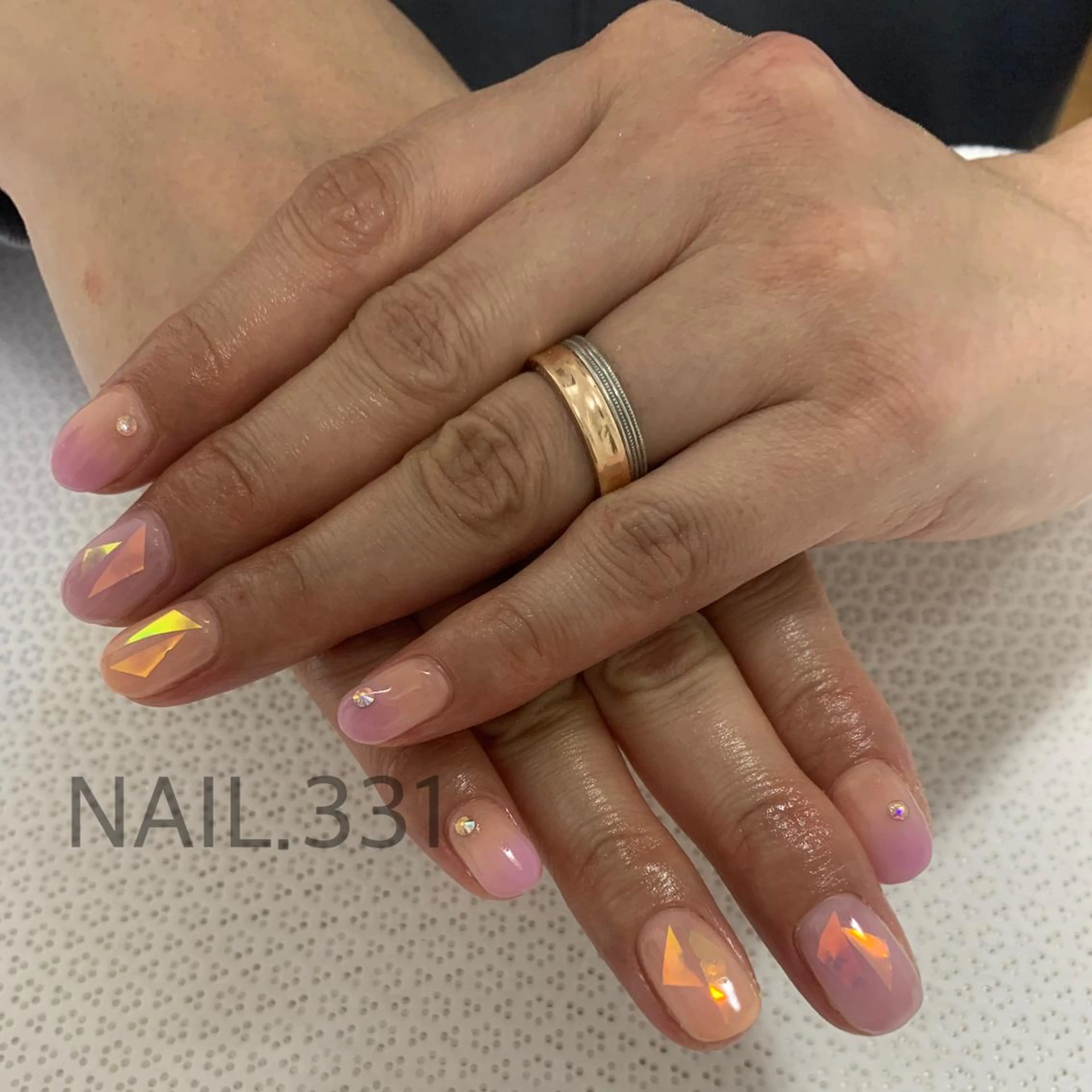 ネイル オーロラネイル オレンジ パープル 春ネイル ストーンネイル Nail 331のネイルデザイン