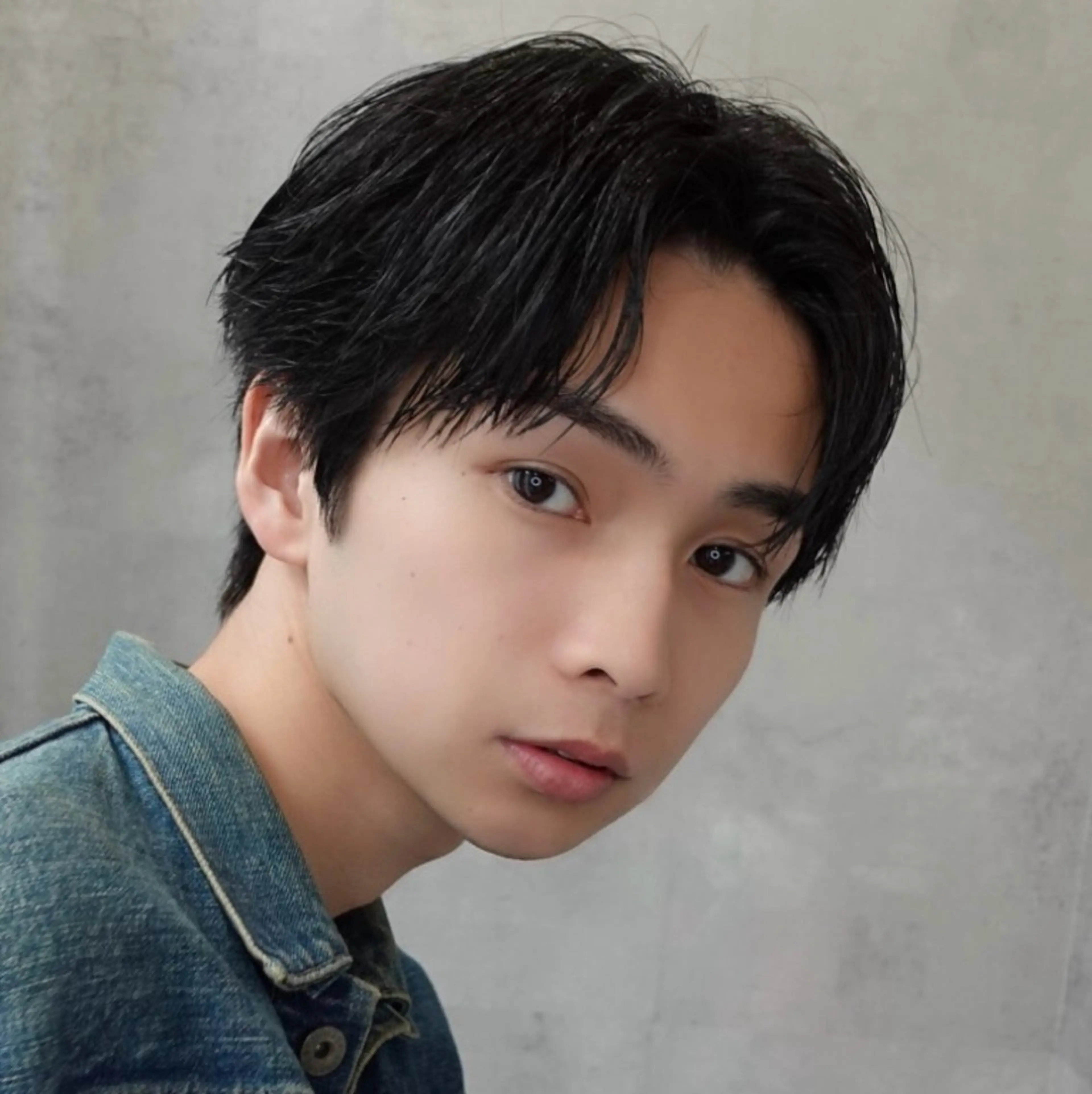 メンズ センターパート ふーか/韓国メンズ /毛流れパーマのヘアスタイル