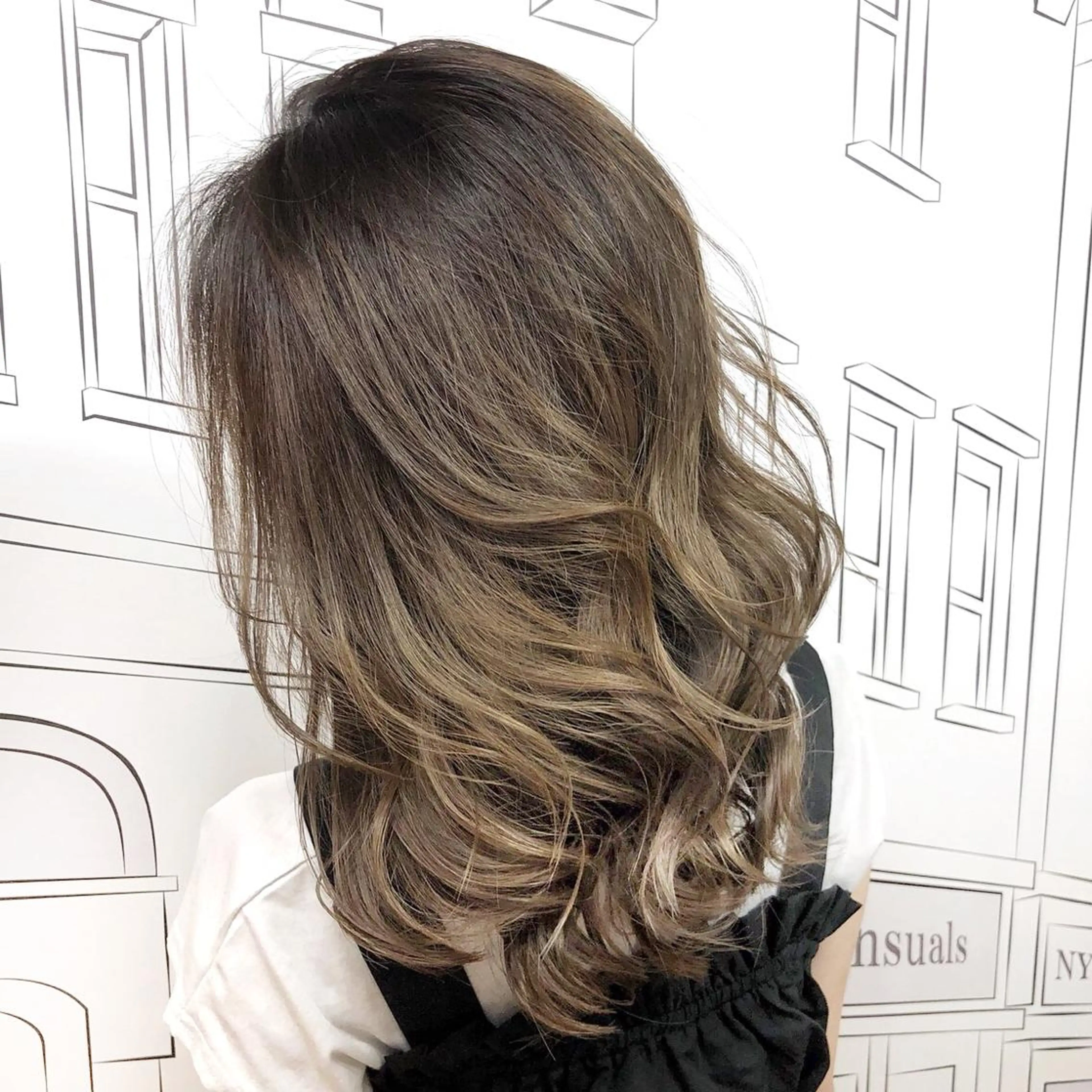 ミディアム カラー バレイヤージュ ベージュカラー ミルクティーベージュ レイヤーカット TOMOKA 艶髪/透明感カラーのヘアスタイル