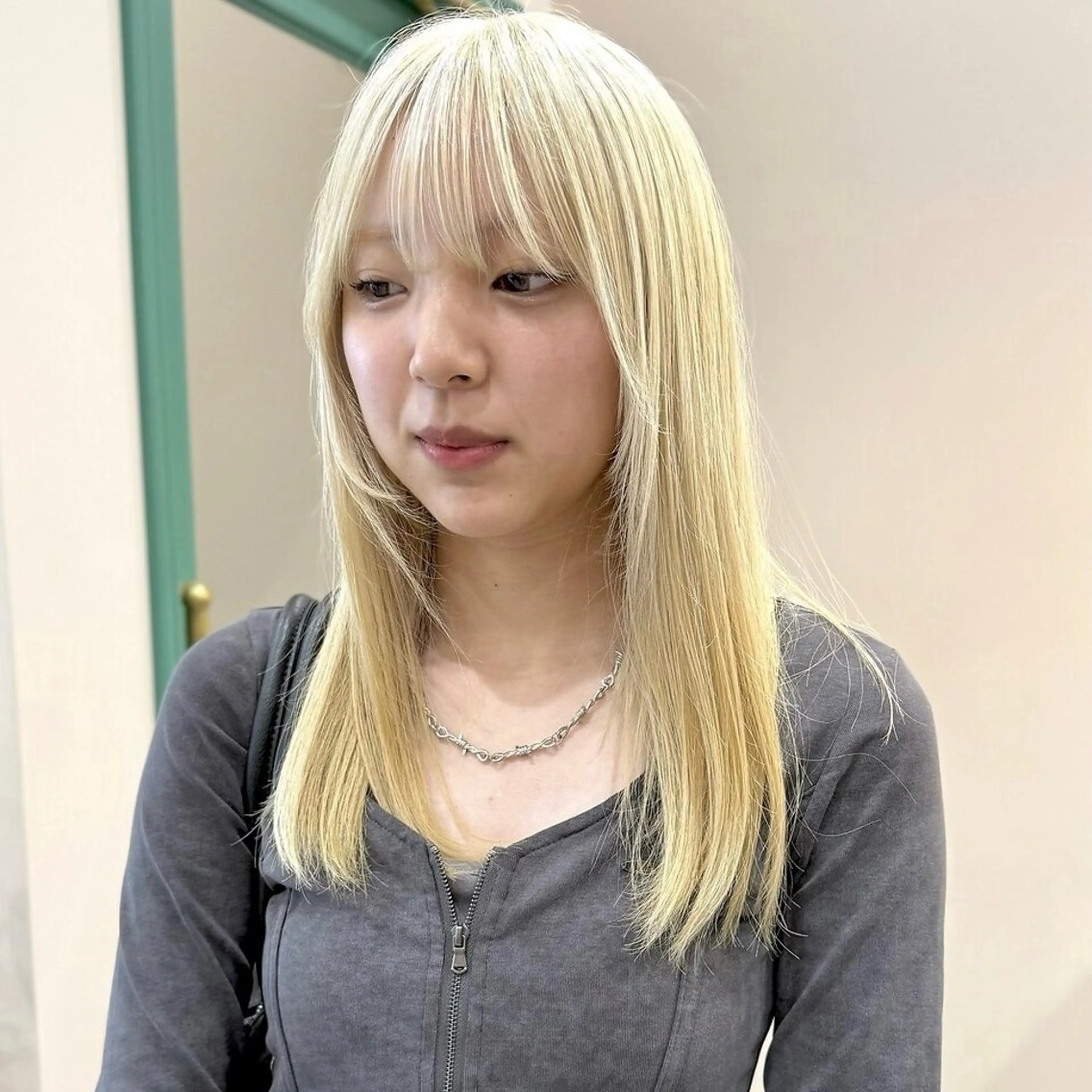 ミディアム カット ヘアカラー 艶ブリーチカラー✨ ボブレイヤーSakiのヘアスタイル