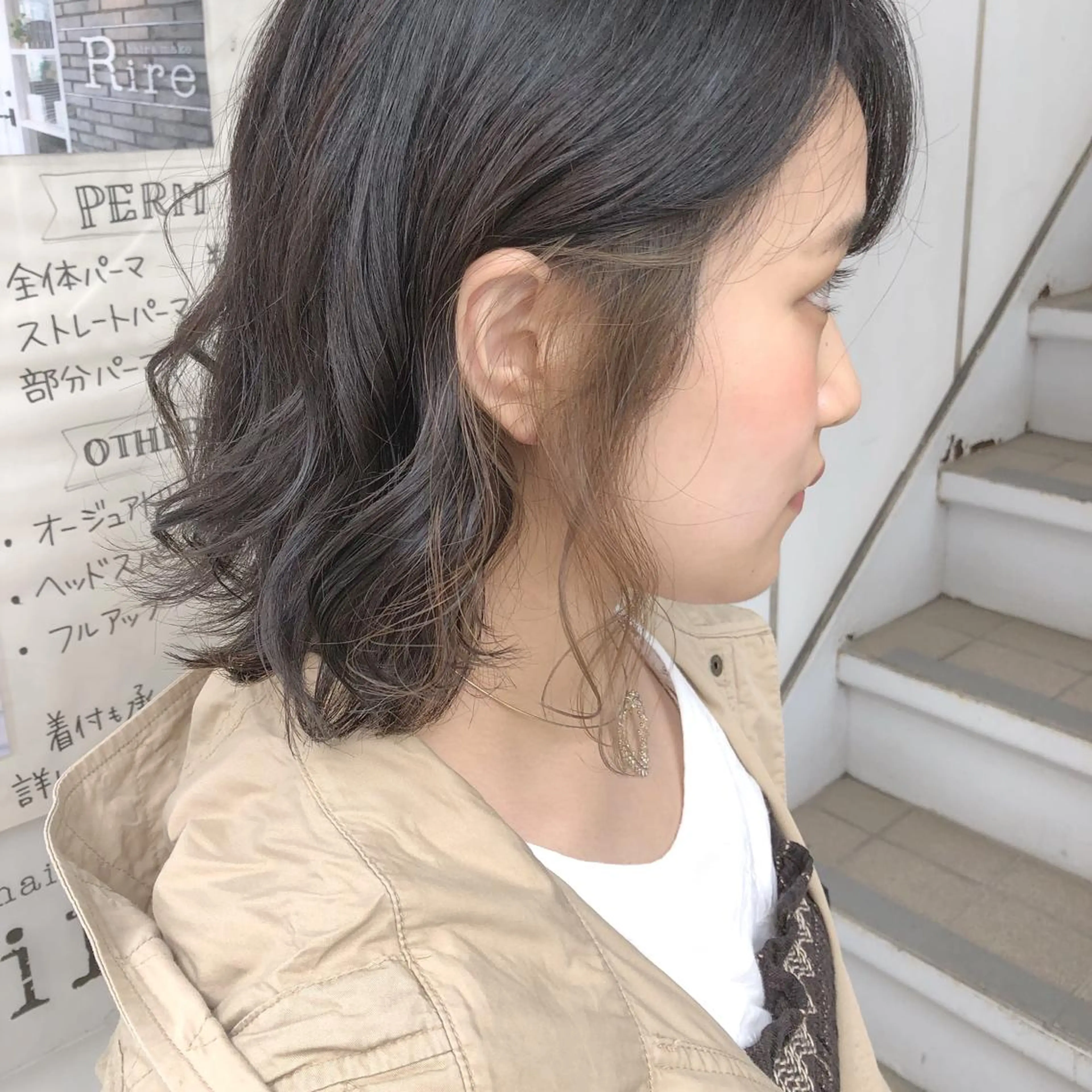 ミディアム カラー イヤリングカラー 榎園 由美のヘアスタイル