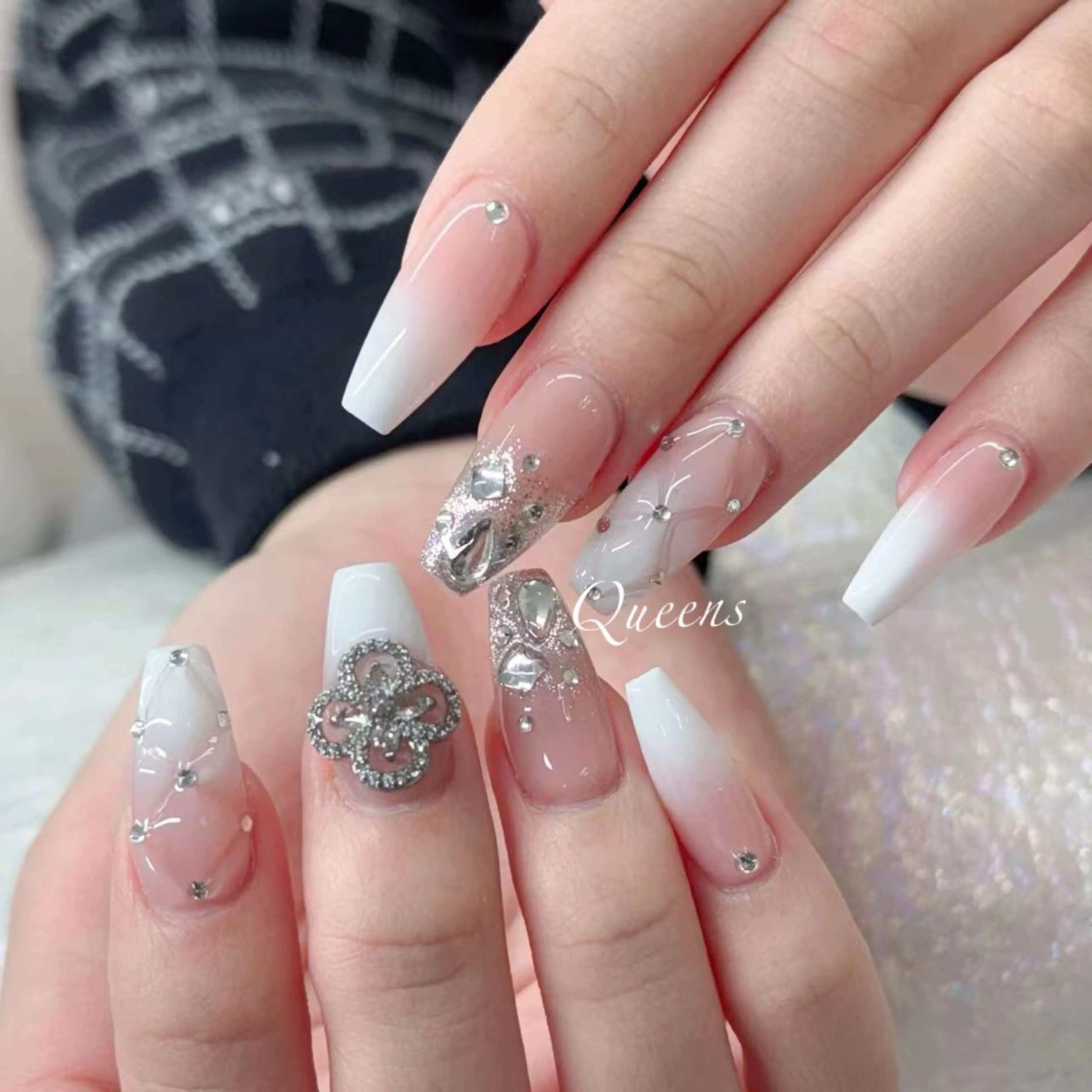 ネイル ハンドネイル Queens 榊 まおのネイルデザイン