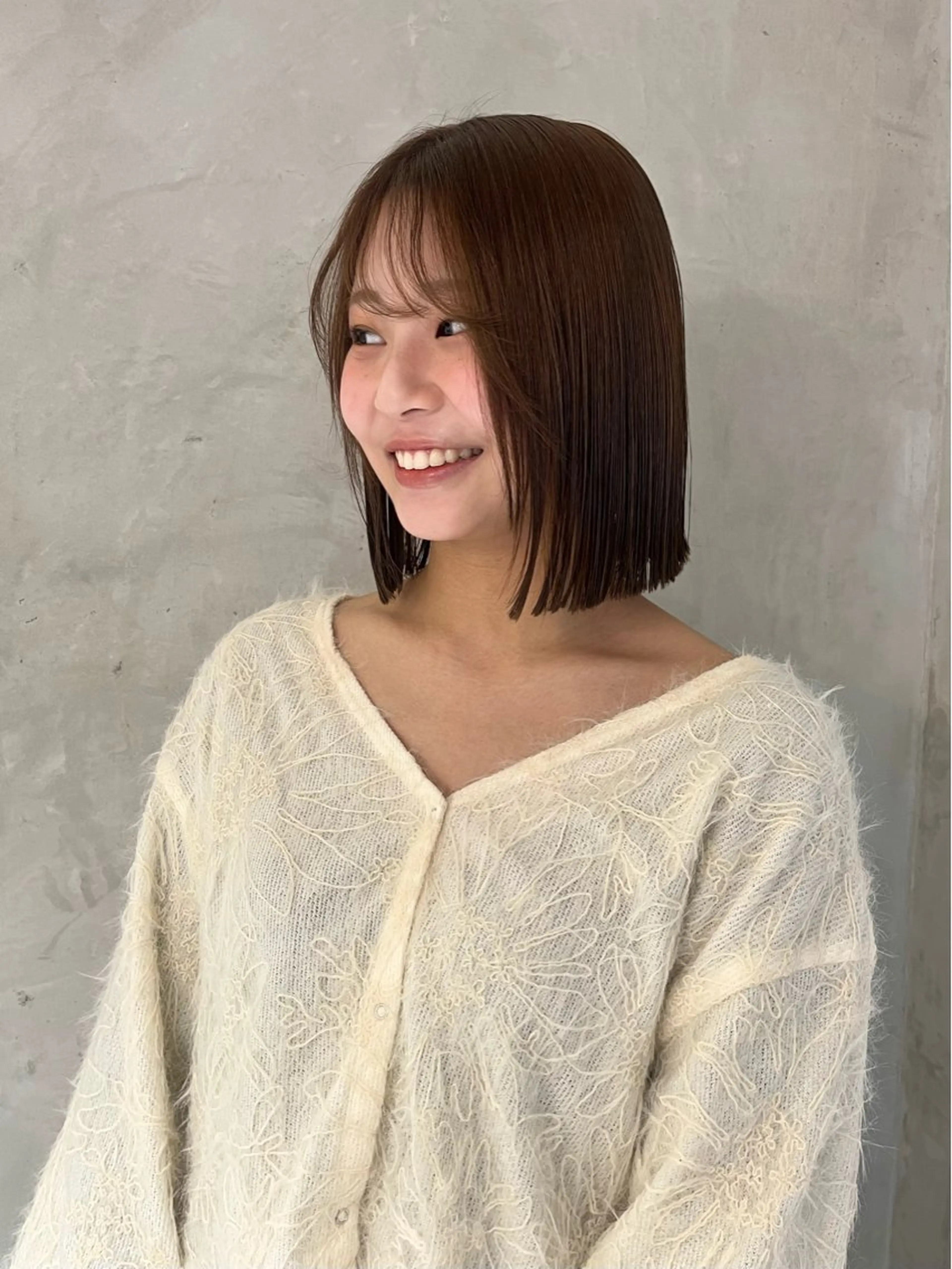 ミディアム カラー カット ヘアカラー トリートメント 切りっぱなしボブ/ 艶カラー/綾莉のヘアスタイル