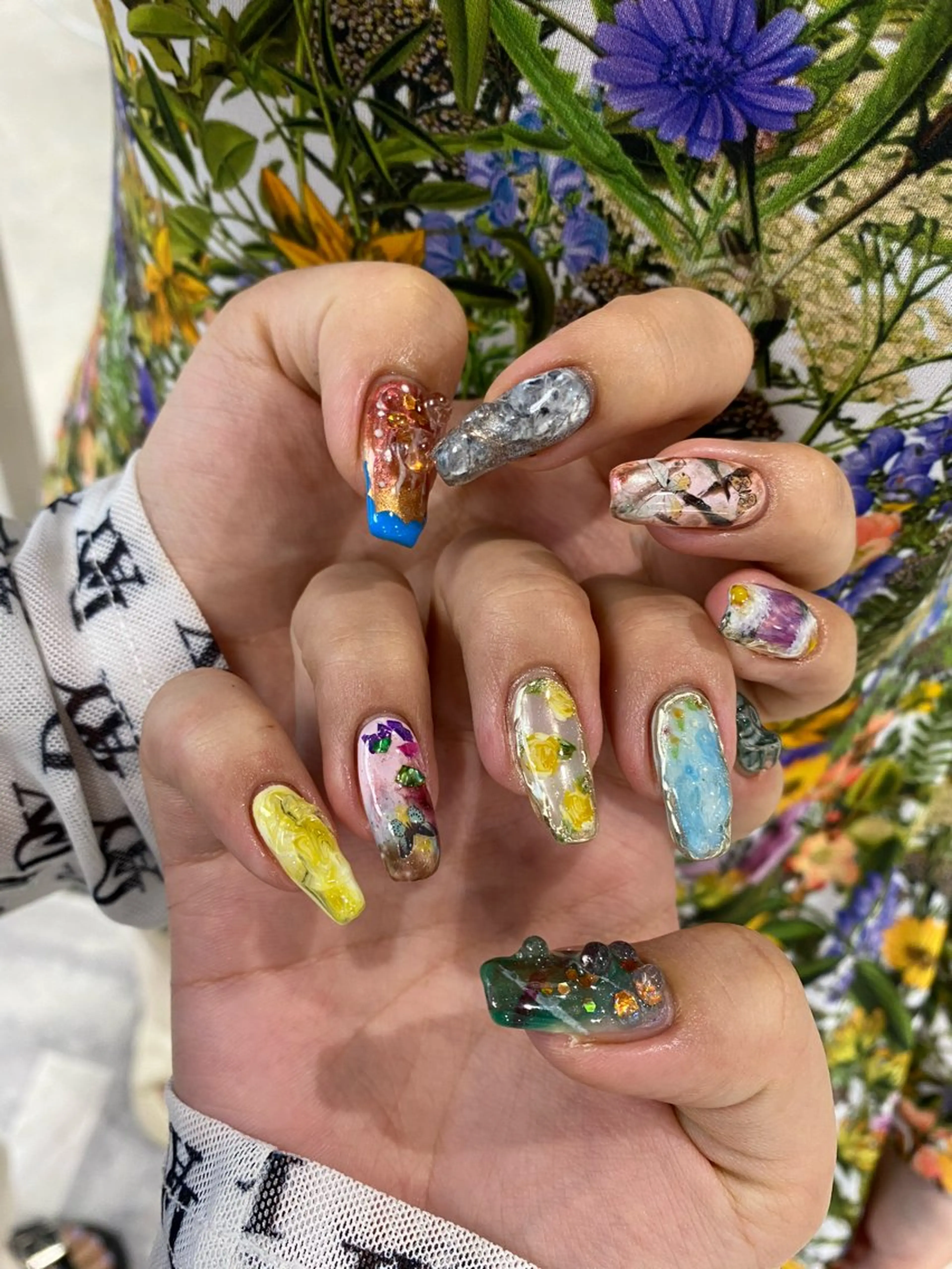 ネイル ハンドネイル Shiori･:* 💫のネイルデザイン