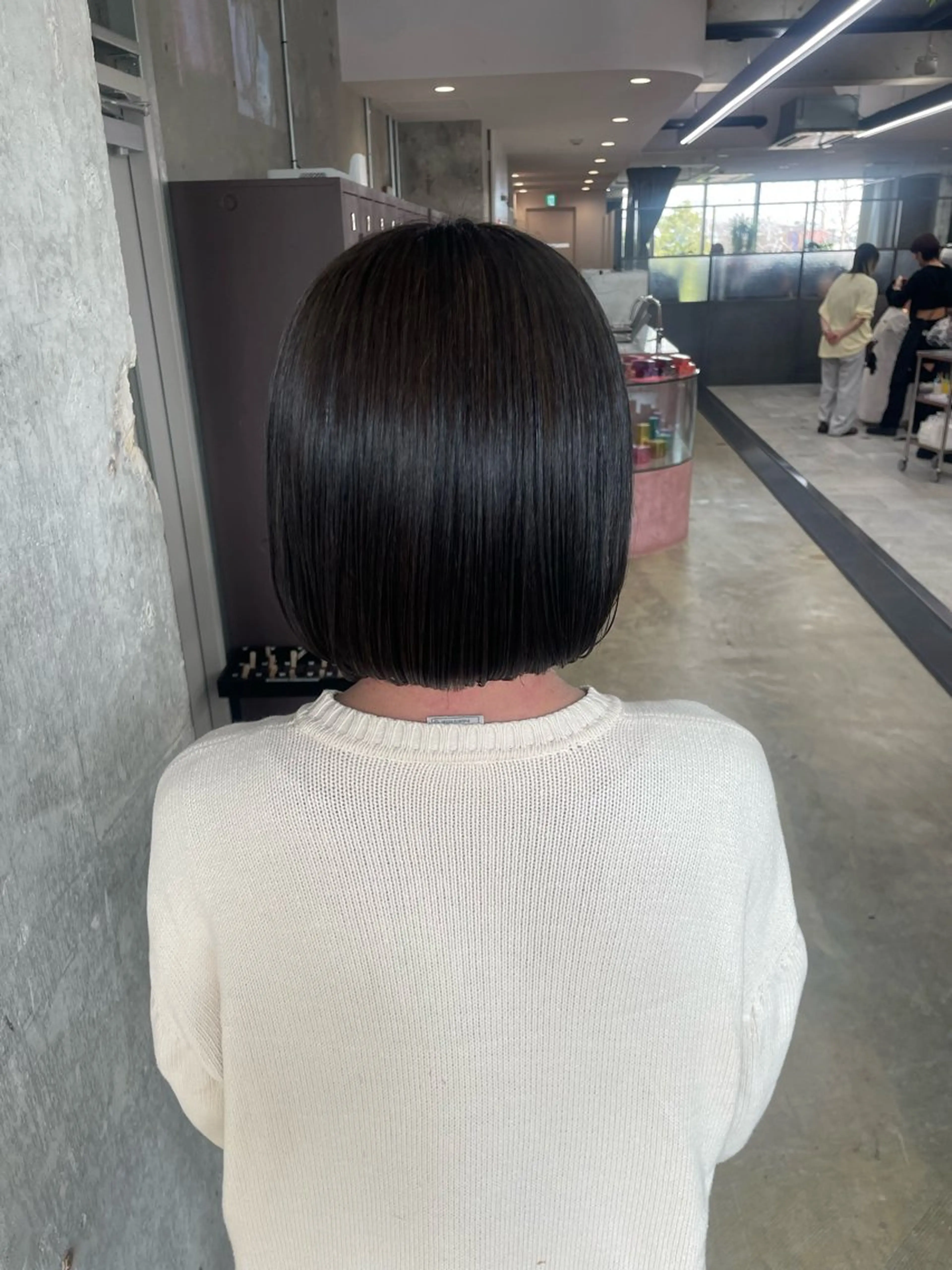 ミディアム カット 鈴木瑛里／ブロンド ベージュ／男女のヘアスタイル