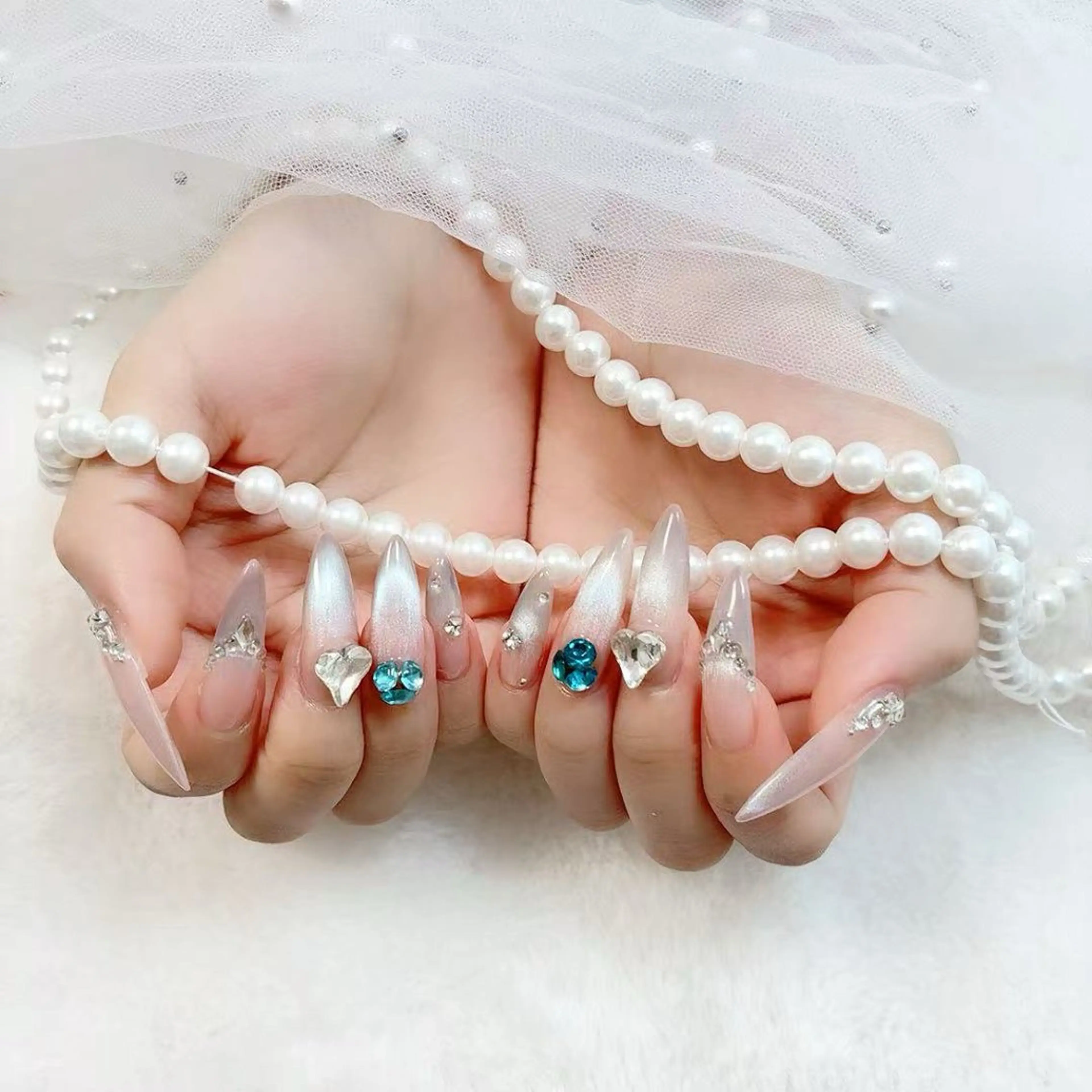 ネイル アートネイル オーロラネイル チークネイル フラッシュネイル フットネイル ハンドネイル B·U Nail大宮 長さだし専門店のネイルデザイン