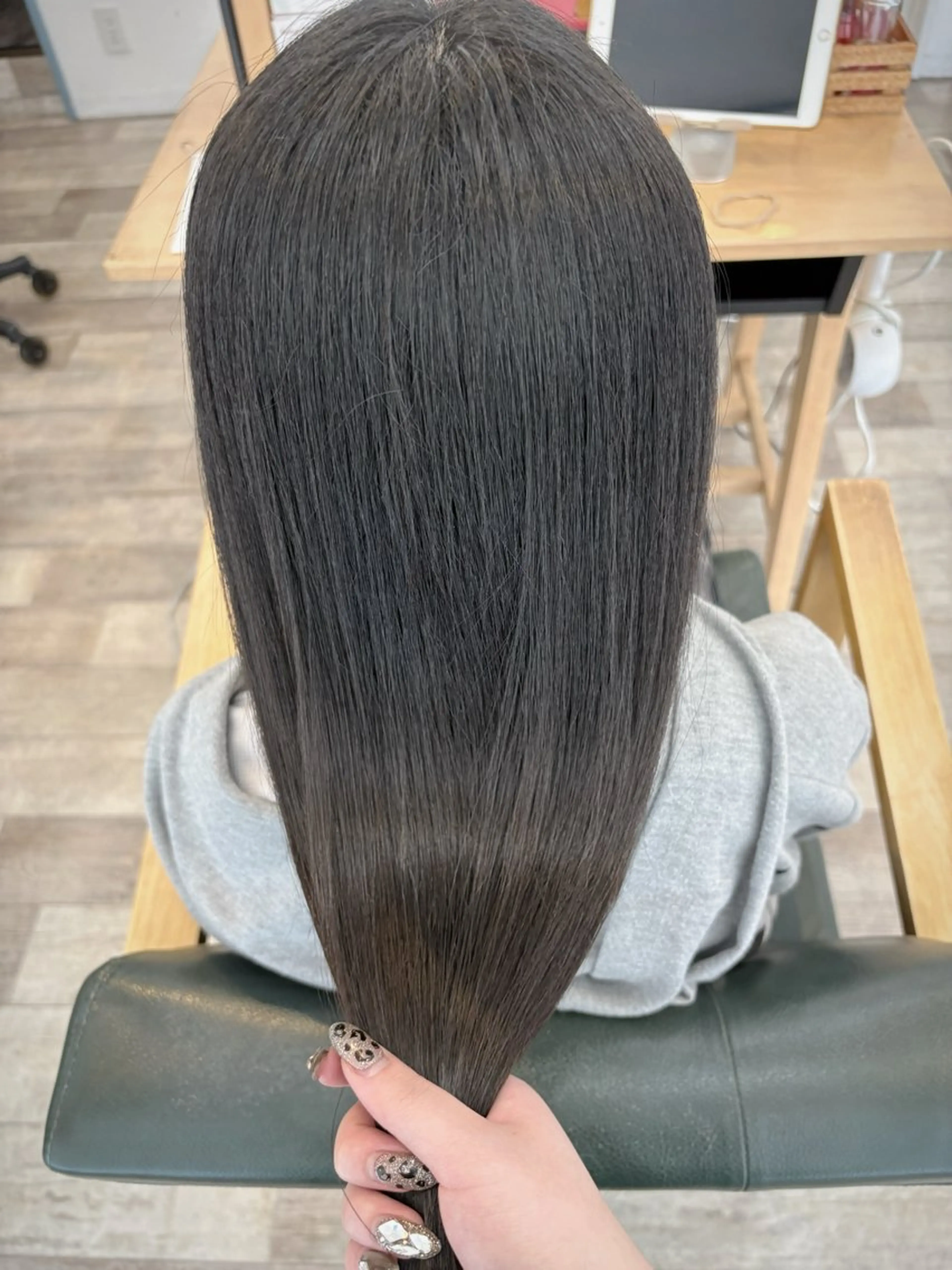 ロング 縮毛矯正 縮毛矯正 うる艶カラー/韓国風 折戸光希のヘアスタイル