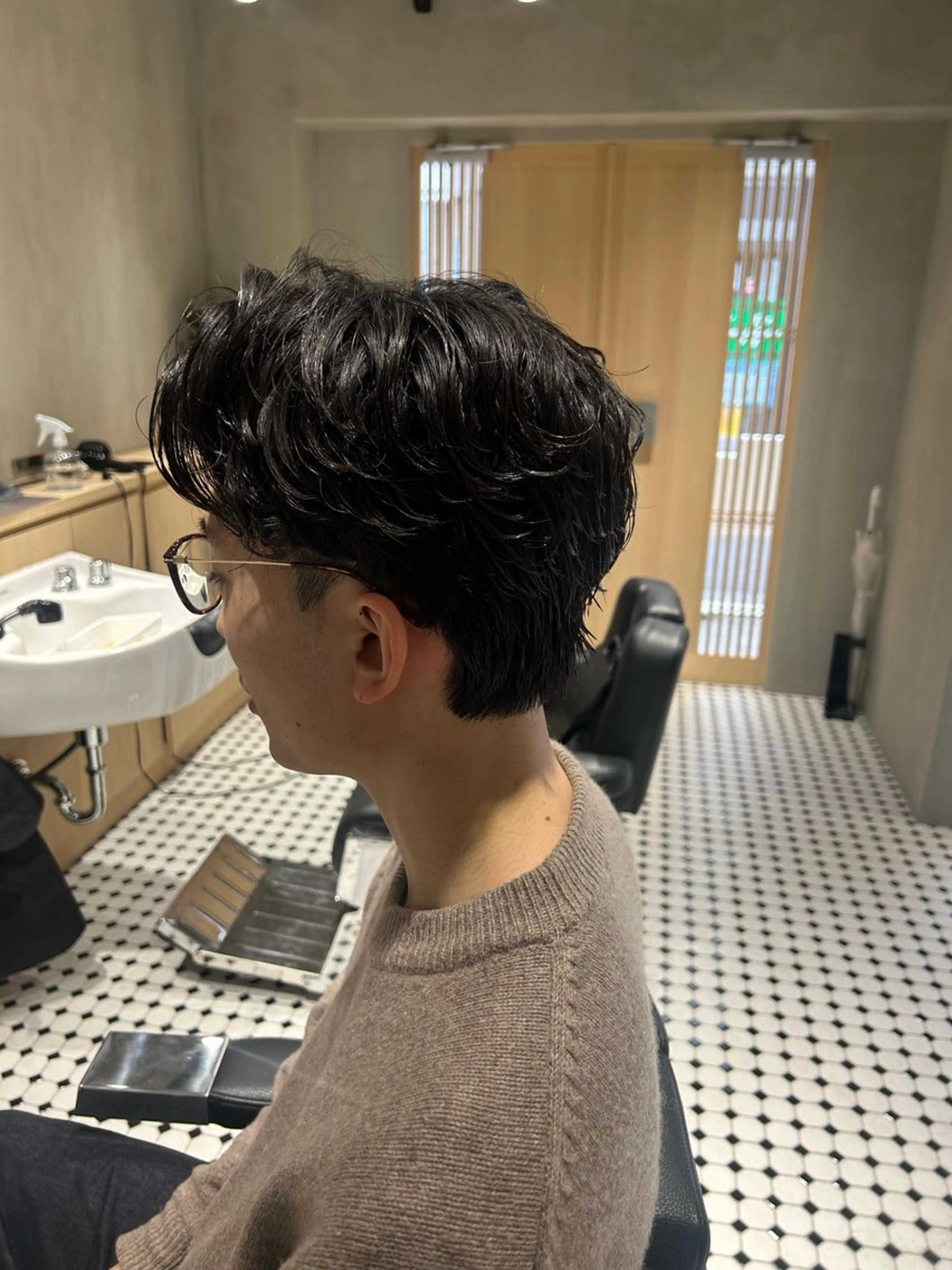 ミディアム パーマ メンズ ミディアムパーマ フェードカット メンズパーマ ニュアンスパーマ 【明大前フェード/ メンズパーマ/岳】のヘアスタイル