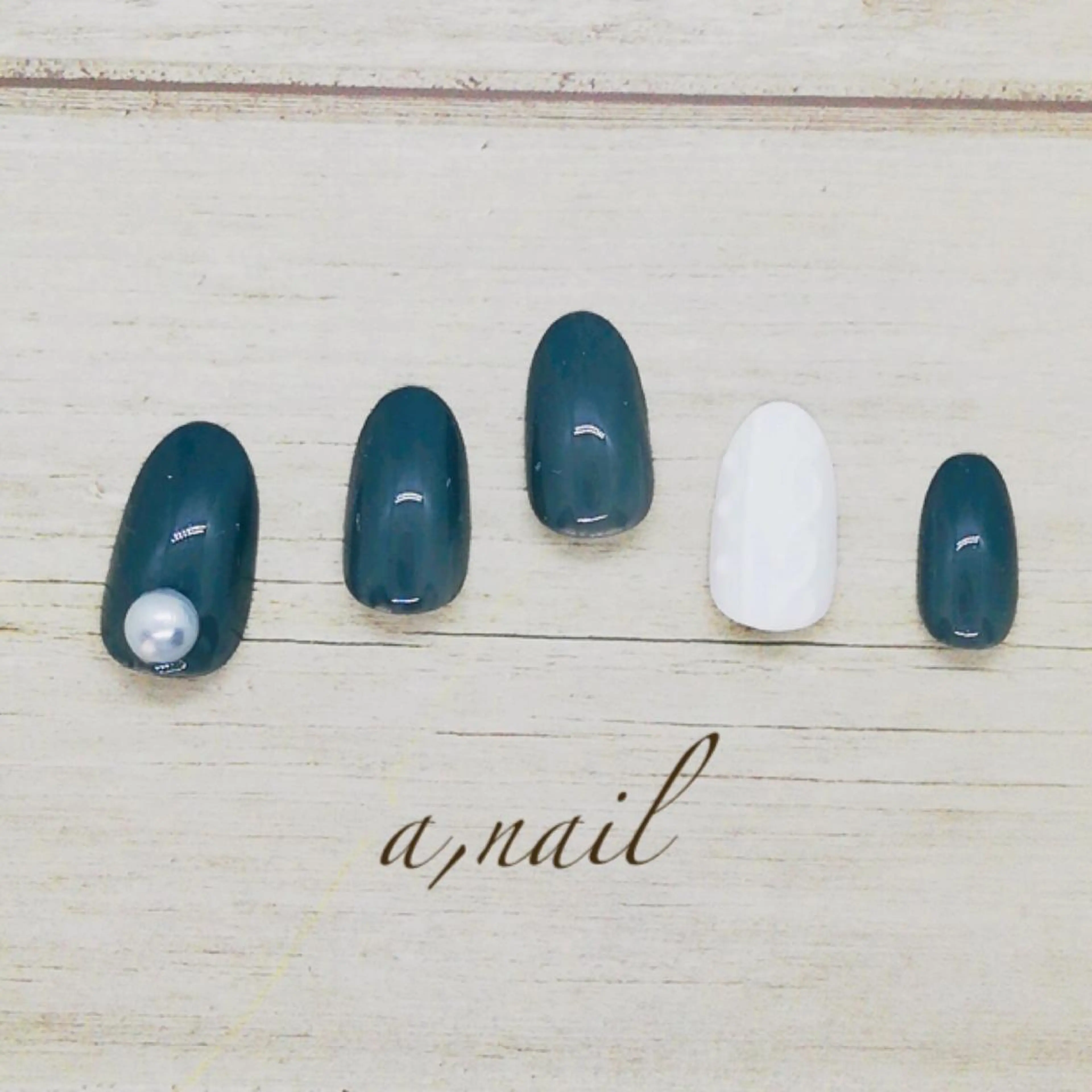 ネイル フットネイル ラメ(グリッター) ニュアンスネイル オフィスネイル ワンカラーネイル ハンドネイル ネイルサロン エーネイルのネイルデザイン