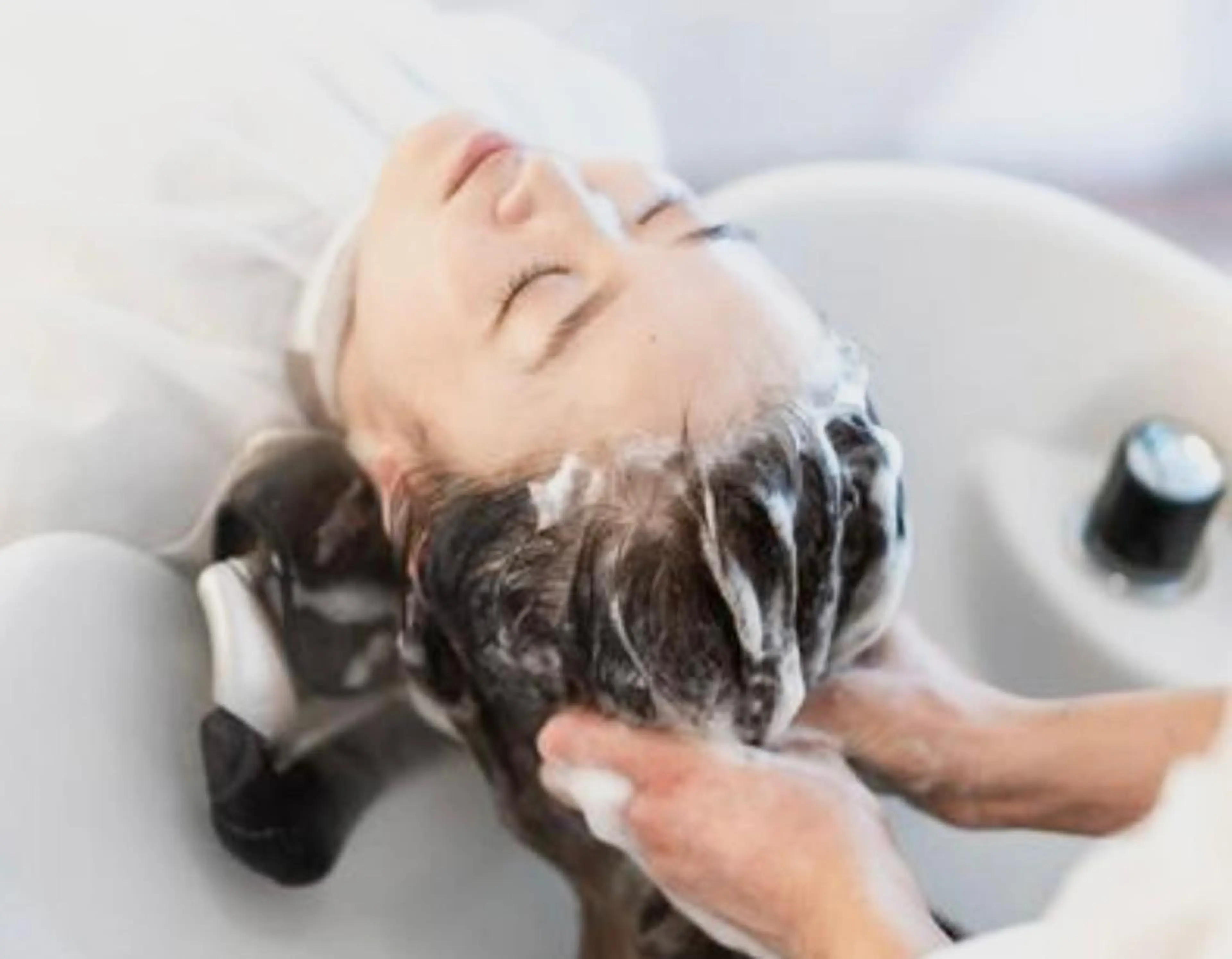 カット【骨格補正カット＋頭皮ケアヘッドスパ20分コース+ケアトリートメント】の写真