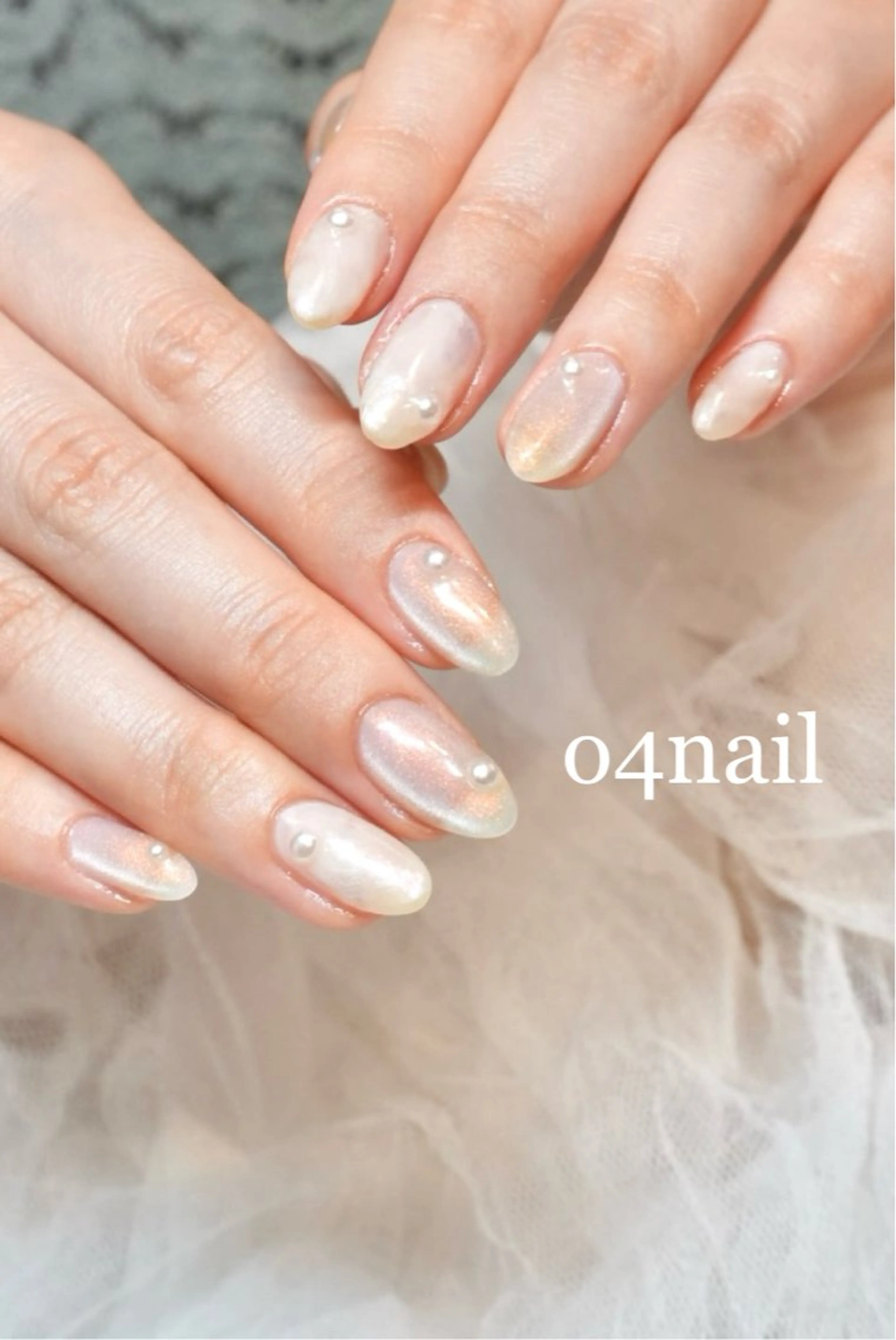 ネイル オーロラネイル マグネットネイル ホワイト ハンドネイル SALON VILLAGE tenjin所属・o4nail___ ARISAのネイルデザイン