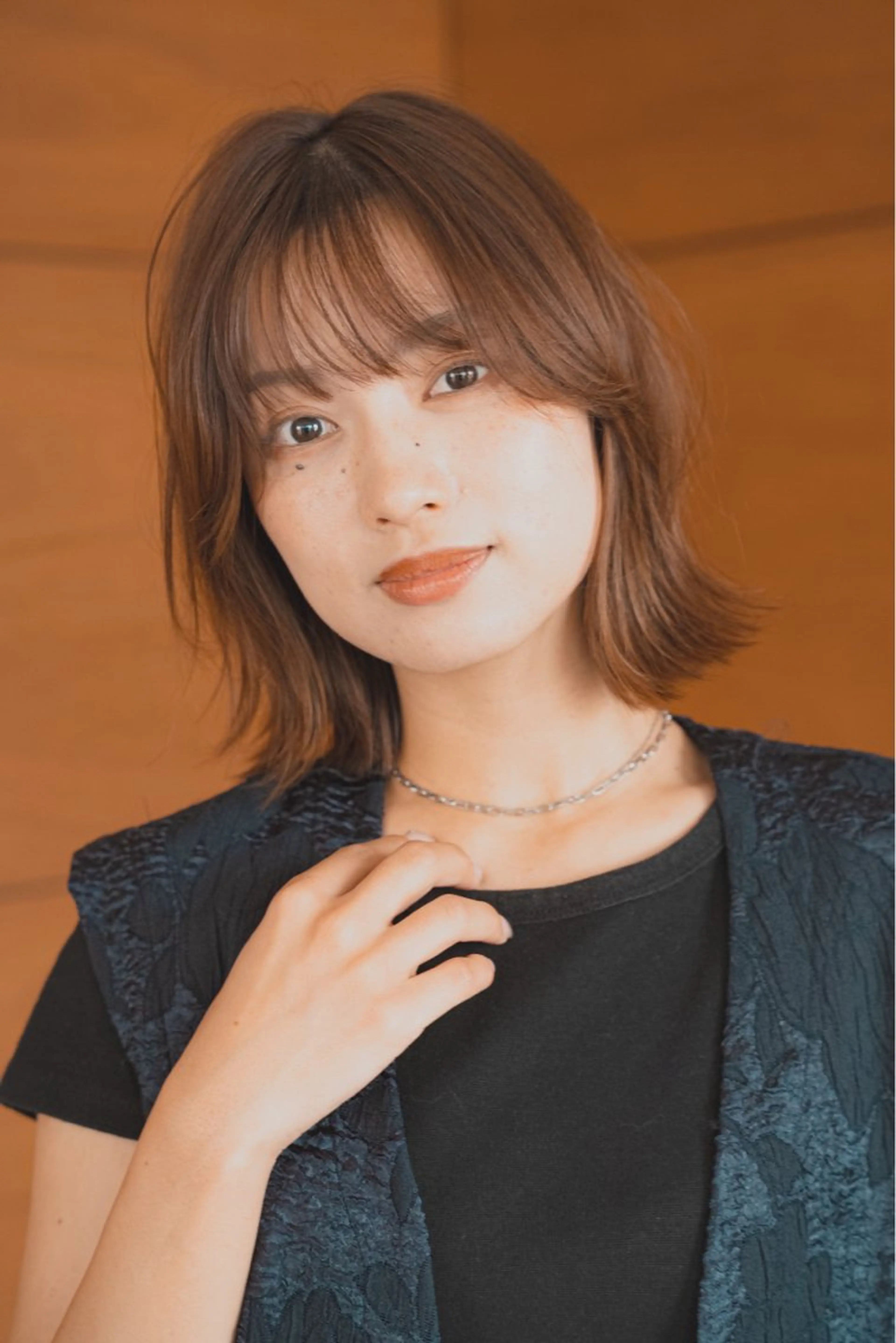 ミディアム カット ヘアカラー トリートメント RAISE by_WHITEのヘアスタイル