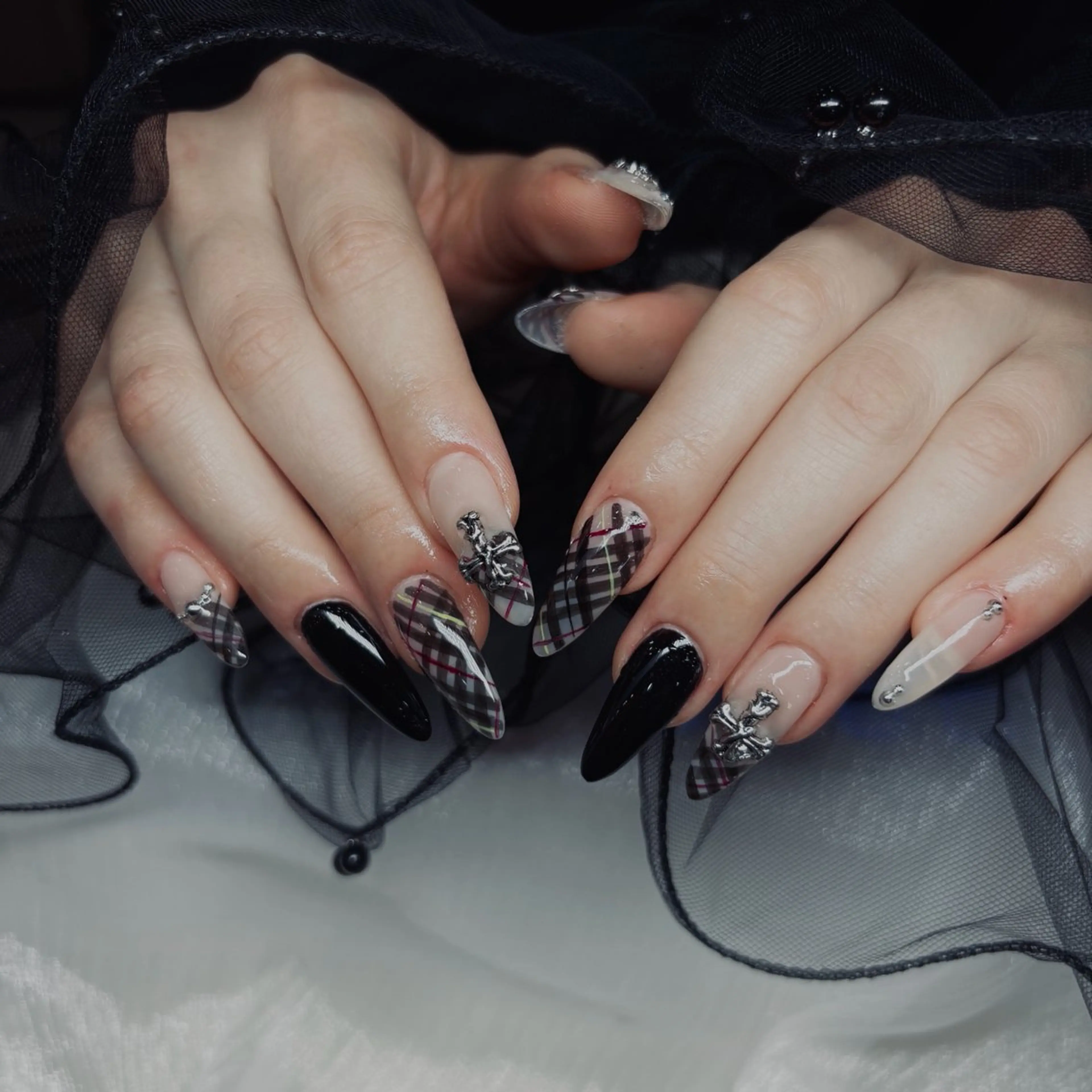 ネイル MQueen ネイルサロンマルのネイルデザイン