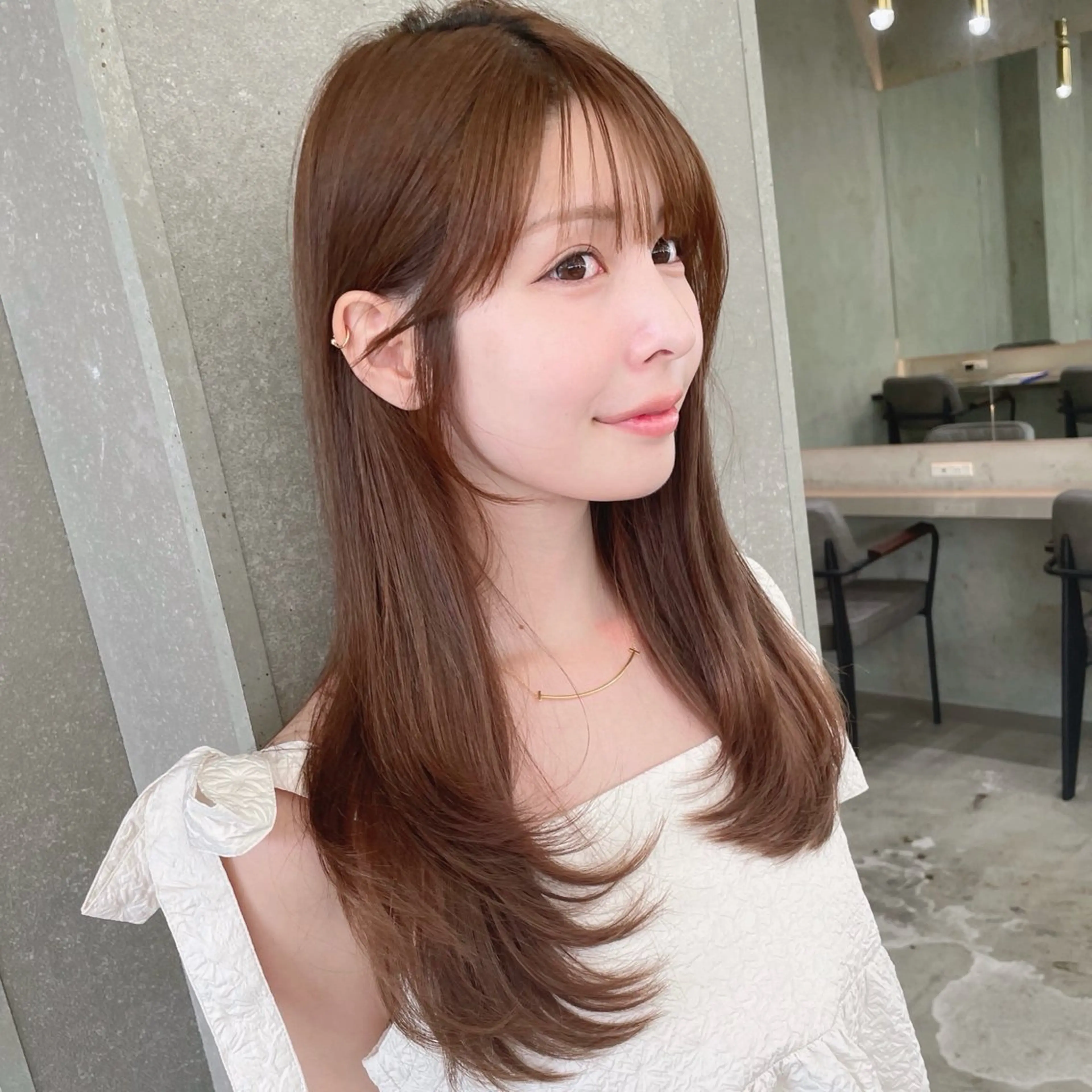 セミロング カット ヘアカラー トリートメント 山本翔一郎 韓国顔周りレイヤーのヘアスタイル