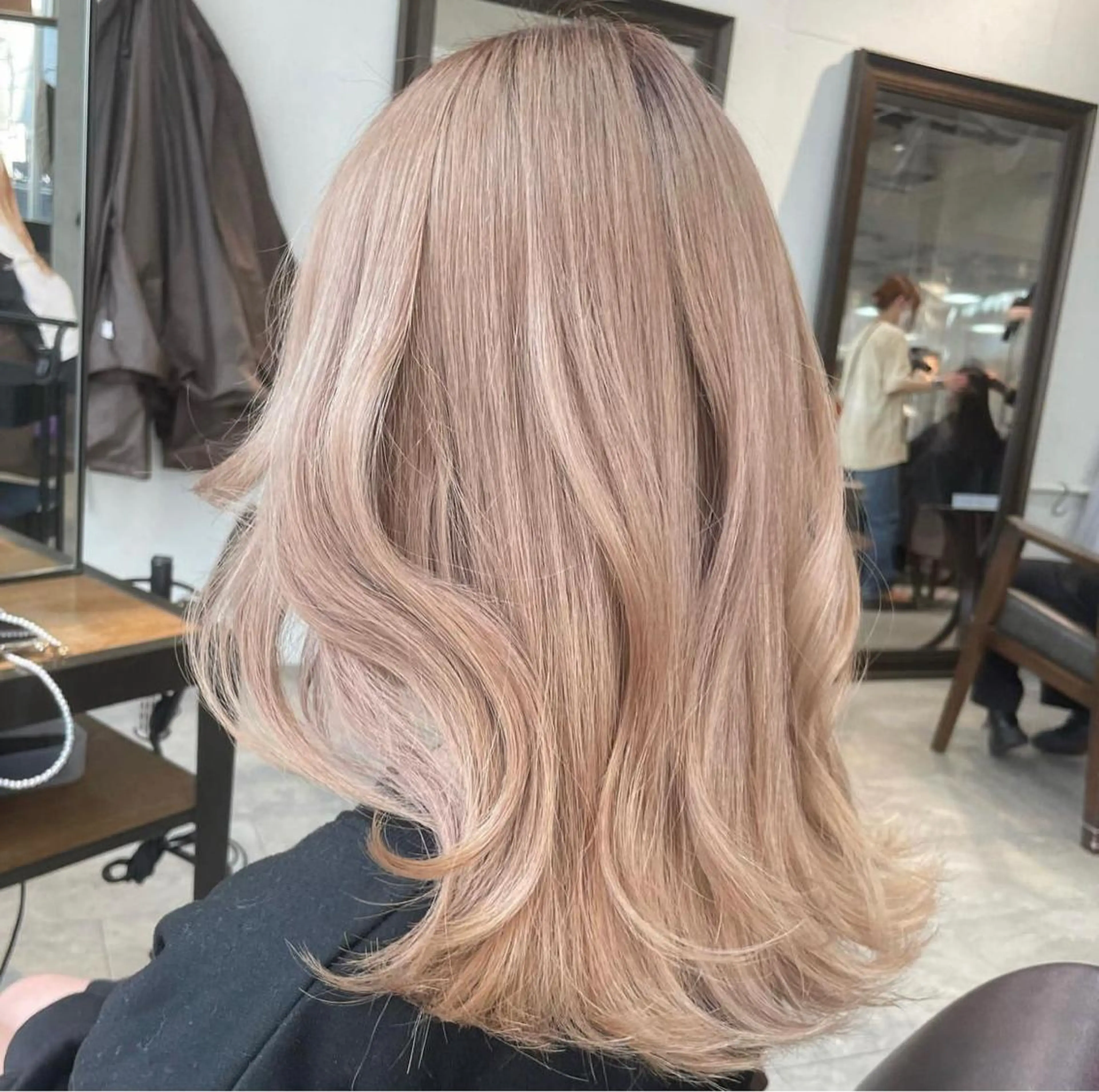 セミロング カラー ヘアアレンジ ヘアカラー 🌹TikTok４万 ﾌｫﾛﾜｰ🌹AKIのヘアスタイル