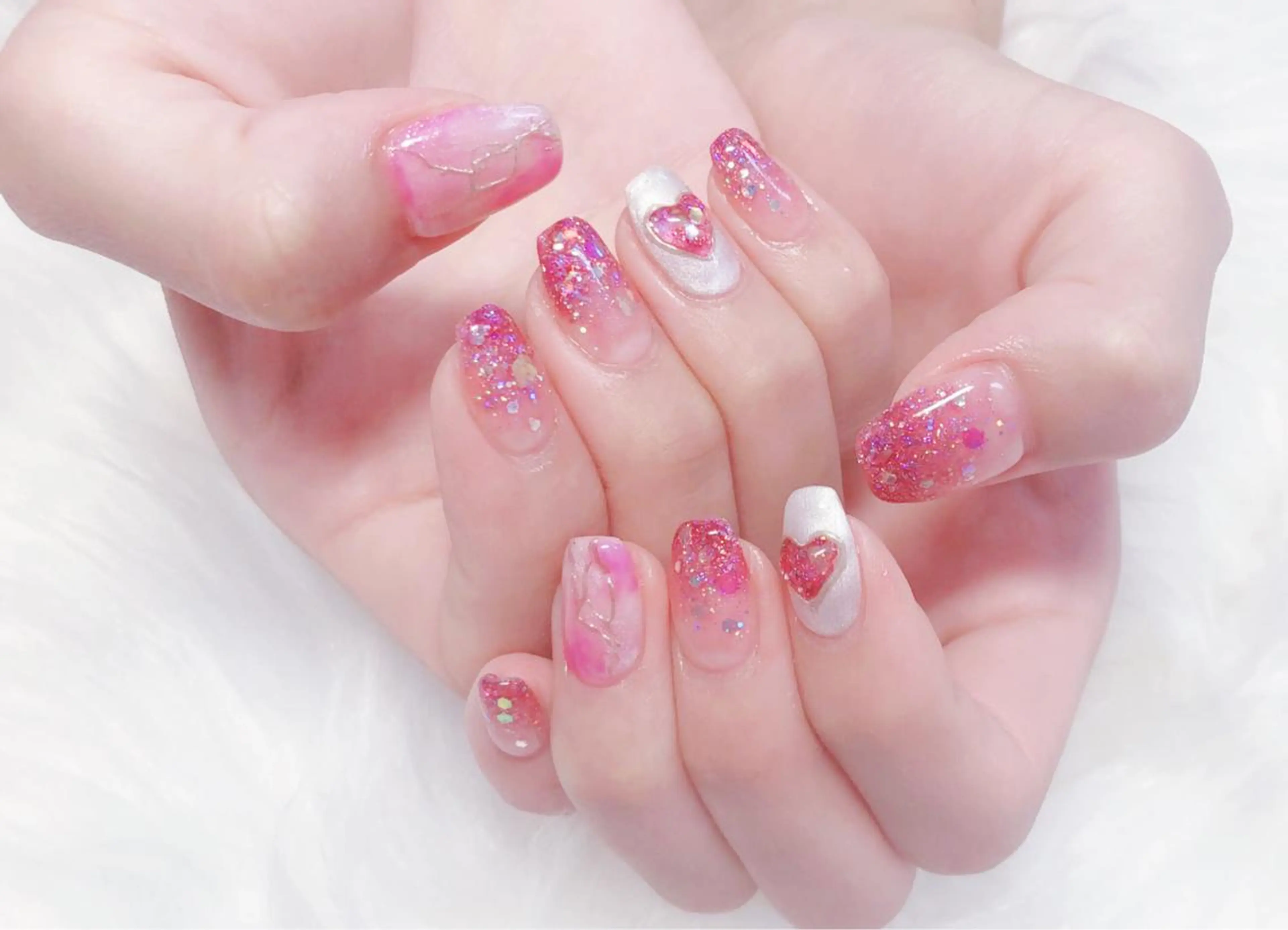ミディアム ハンドネイル MoonNail ユリ🌸のネイルデザイン