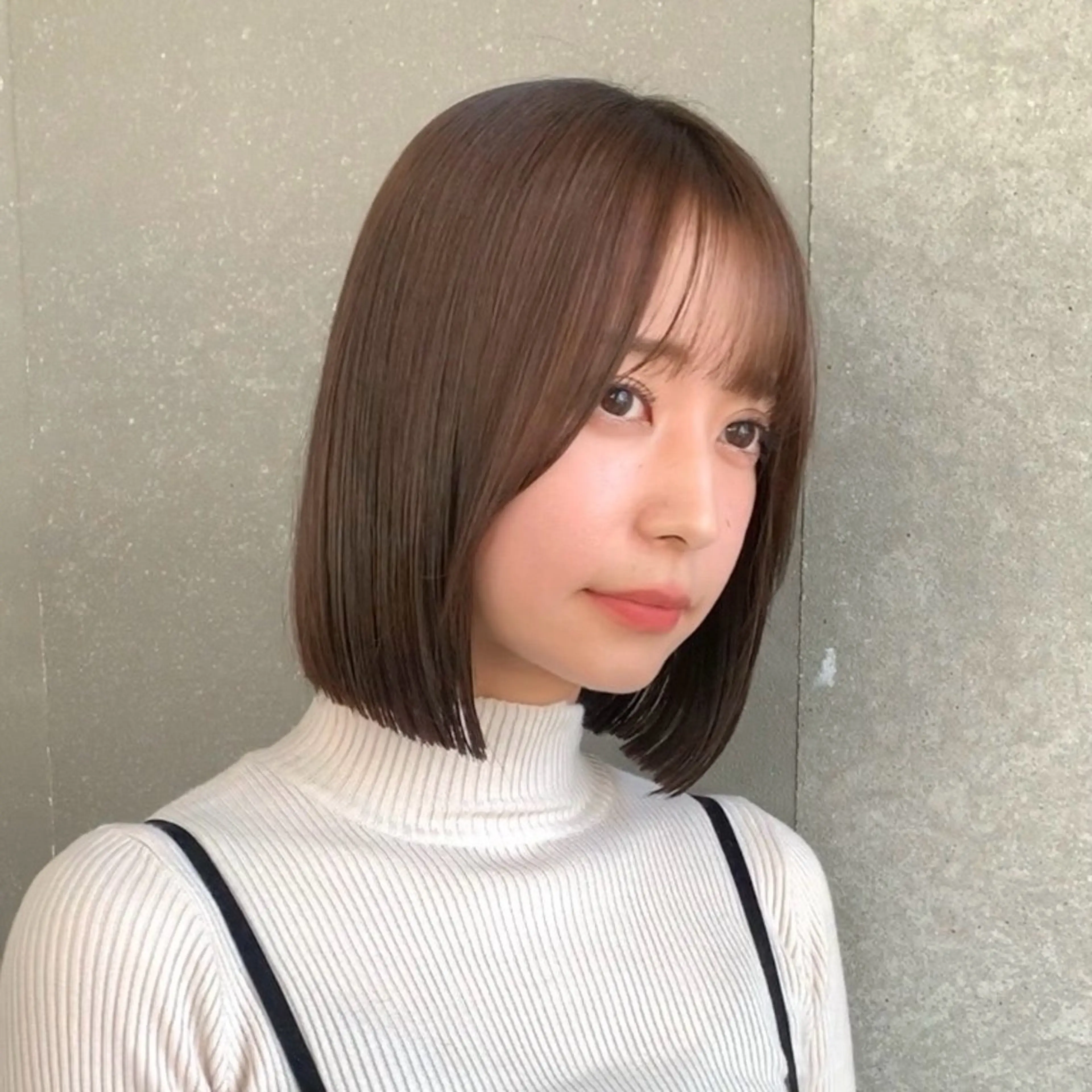 ショート 切りっぱなしボブ 前下がりボブ ショートボブ ボブ 顔周りカット カット ヘアカラー 縮毛矯正 トリートメント 伊 杏のヘアスタイル