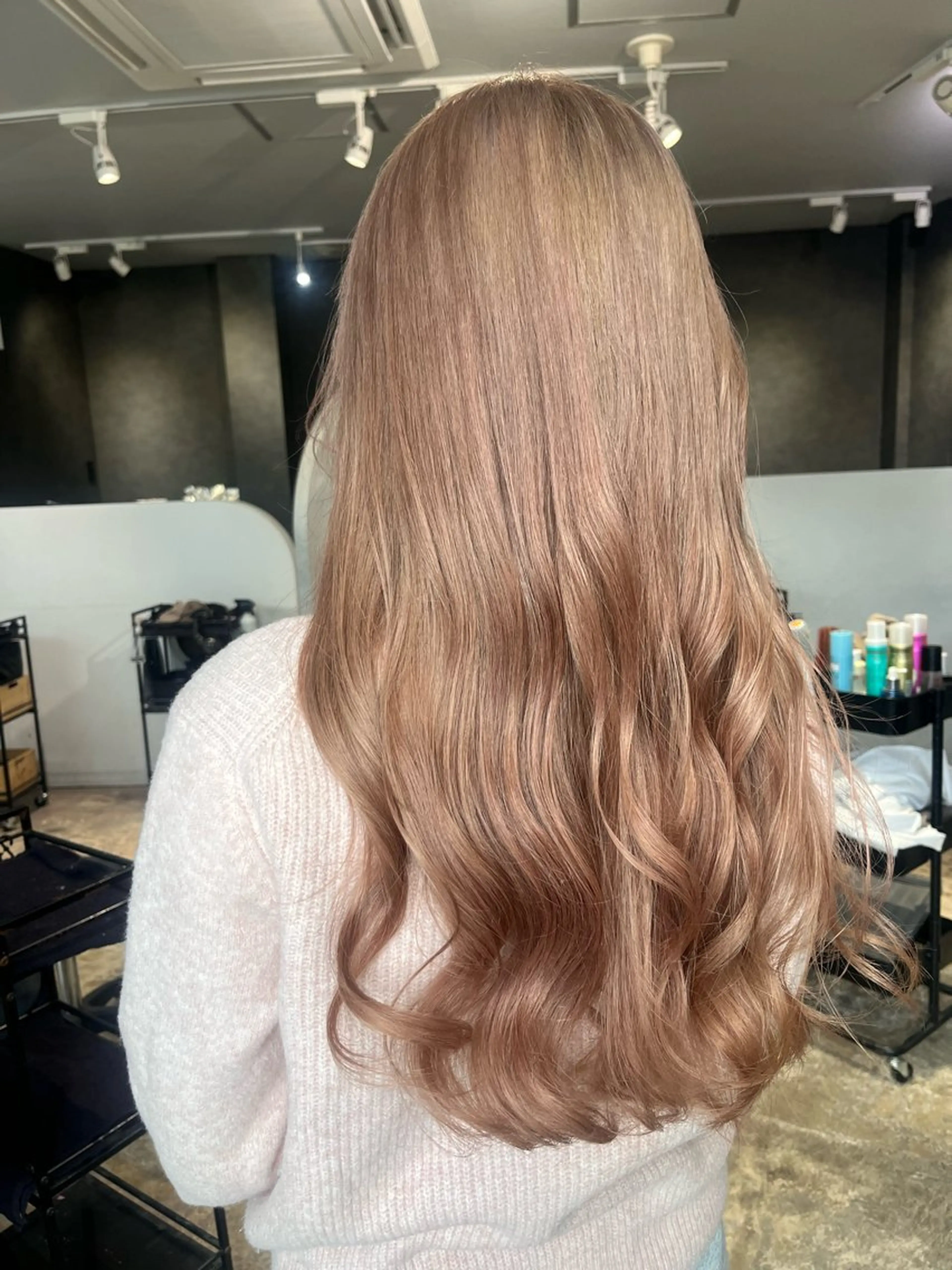 ロング カラー ベージュカラー 透明感カラー ピンクカラー ピンクベージュ ヘアカラー 友 美海のヘアスタイル