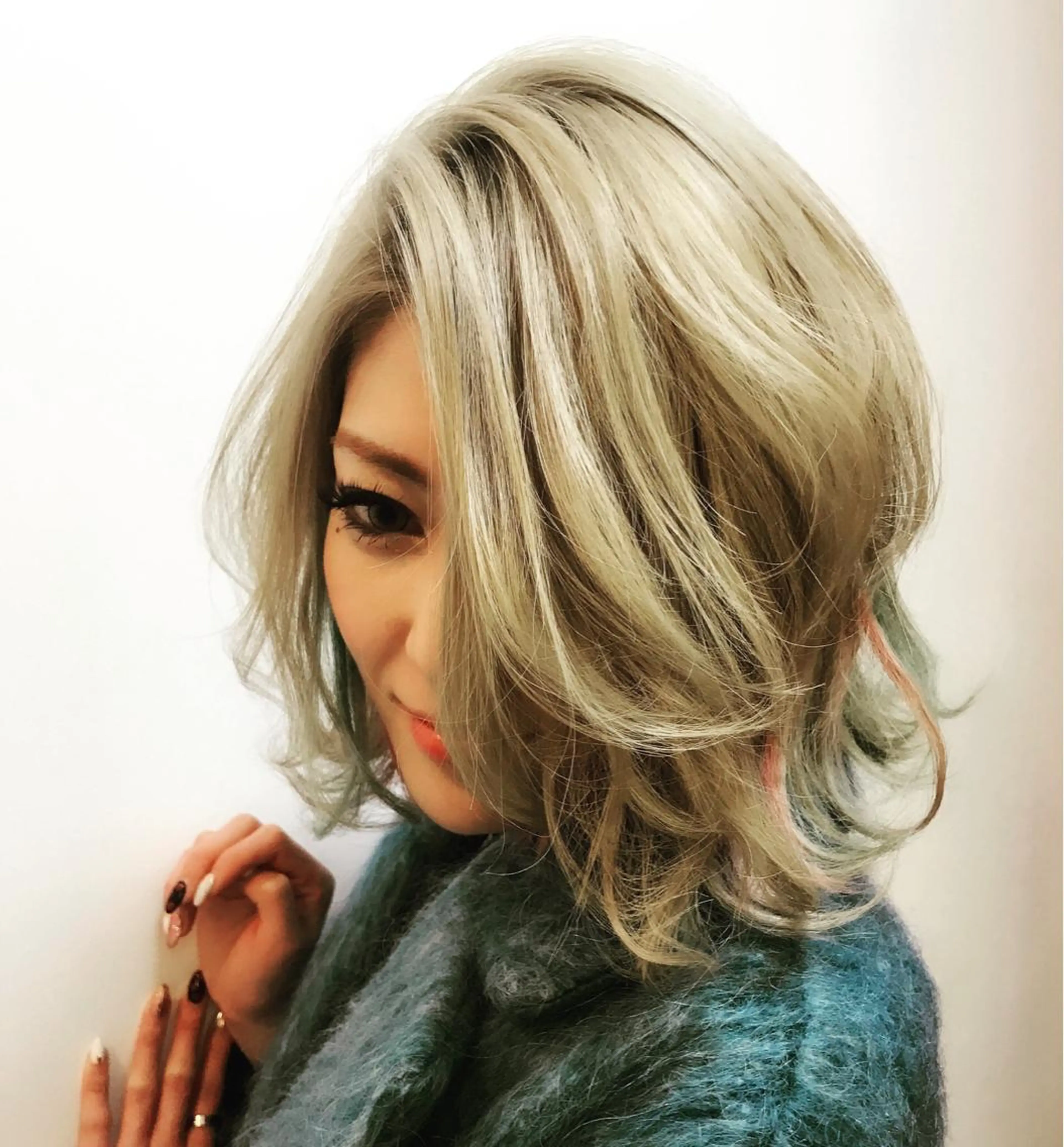 ミディアム カラー パーマ ヘアアレンジ ネイル マツエク・マツパ 吉川 宙翔のヘアスタイル