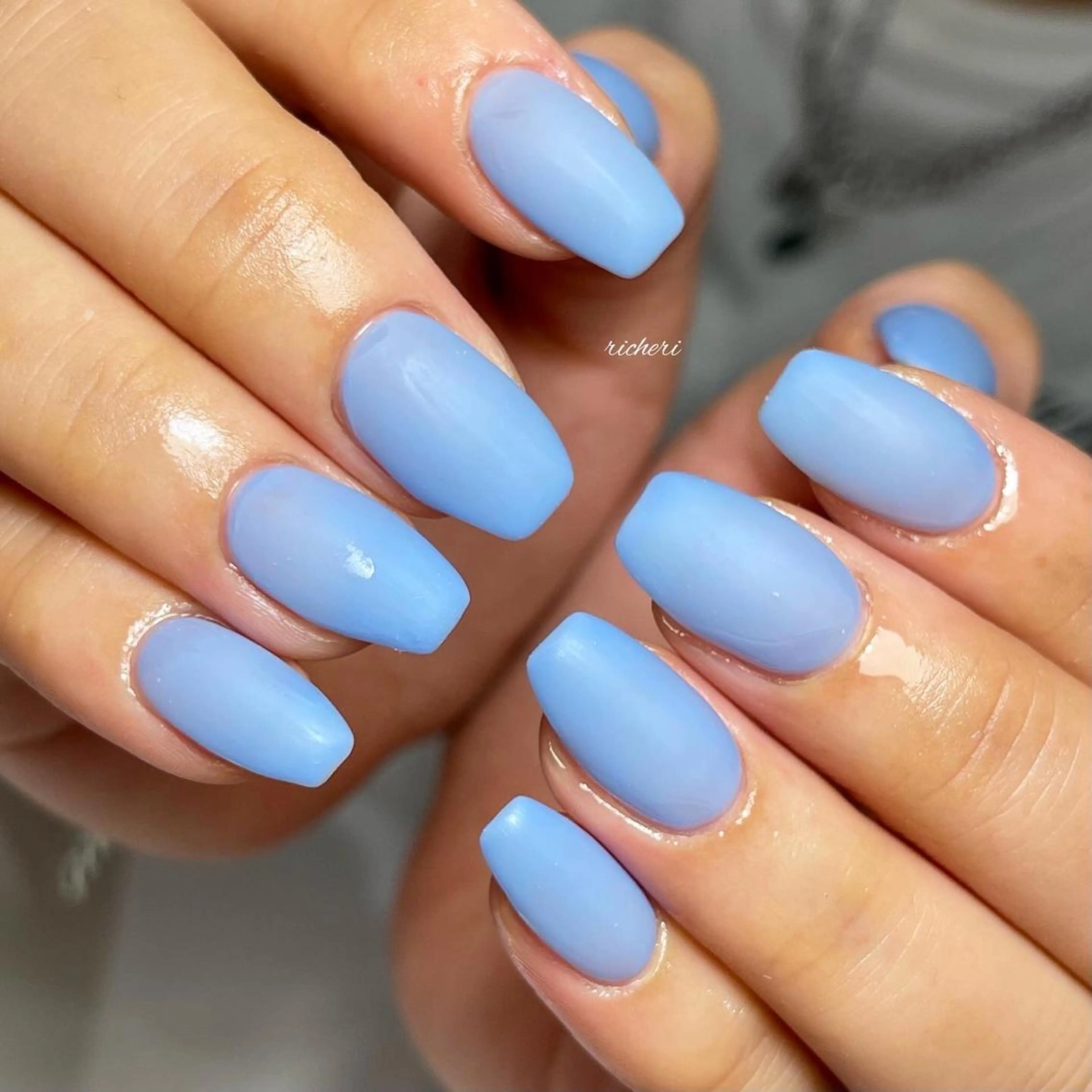ミディアム ネイル 韓国風ヘア アートネイル ブルー フットネイル フレンチネイル richeri beautyのエステ・リラクイメージ
