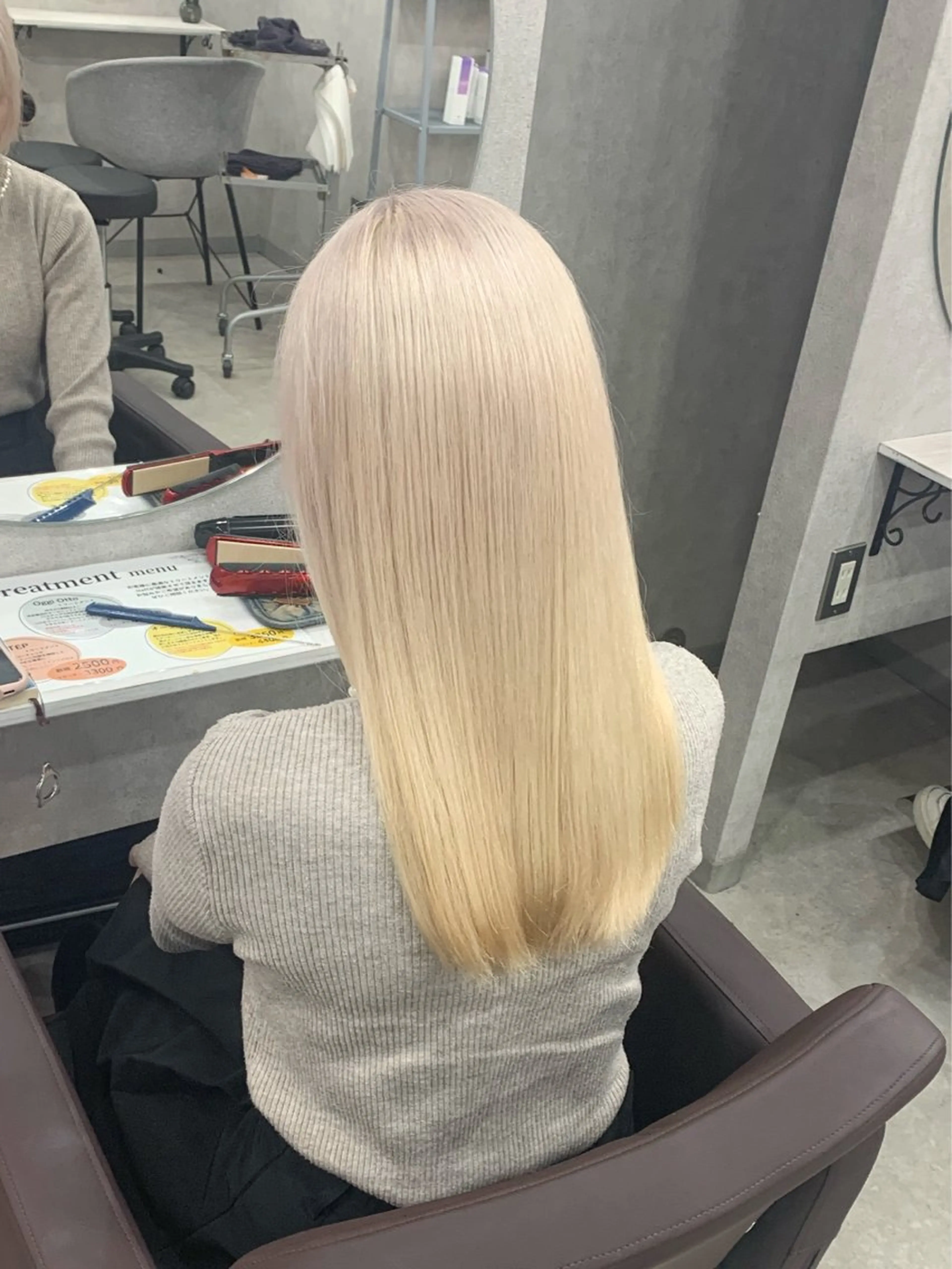 セミロング カラー ヘアカラー トリートメント ヘッドスパ ハイトーン・ブリーチ ムラ修正 八須 錬のヘアスタイル