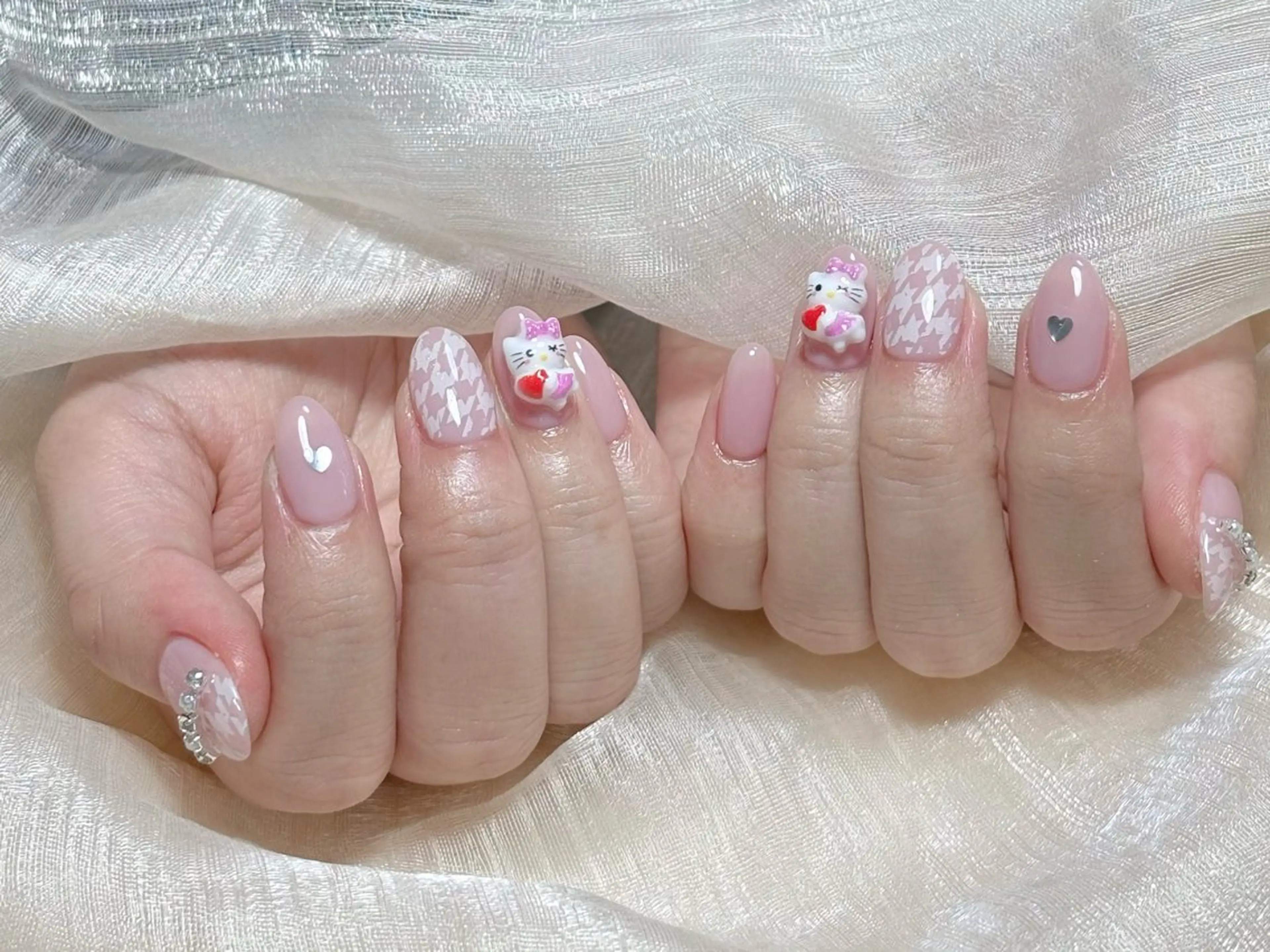 ネイル オーロラネイル チークネイル フレンチネイル ジェルネイル ガラスフレンチ ハンドネイル ハンドケア Nail Jolieのネイルデザイン
