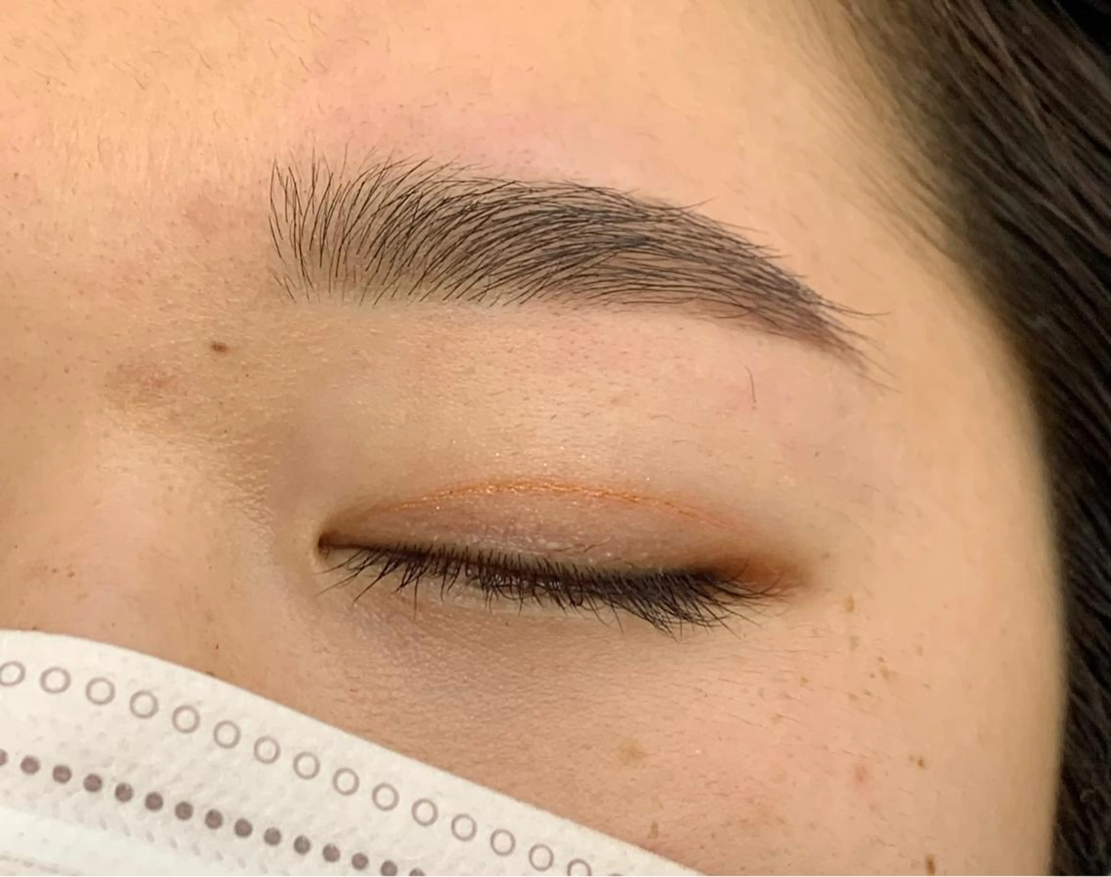 アイブロウ 鍵山 千秋のヘアスタイル