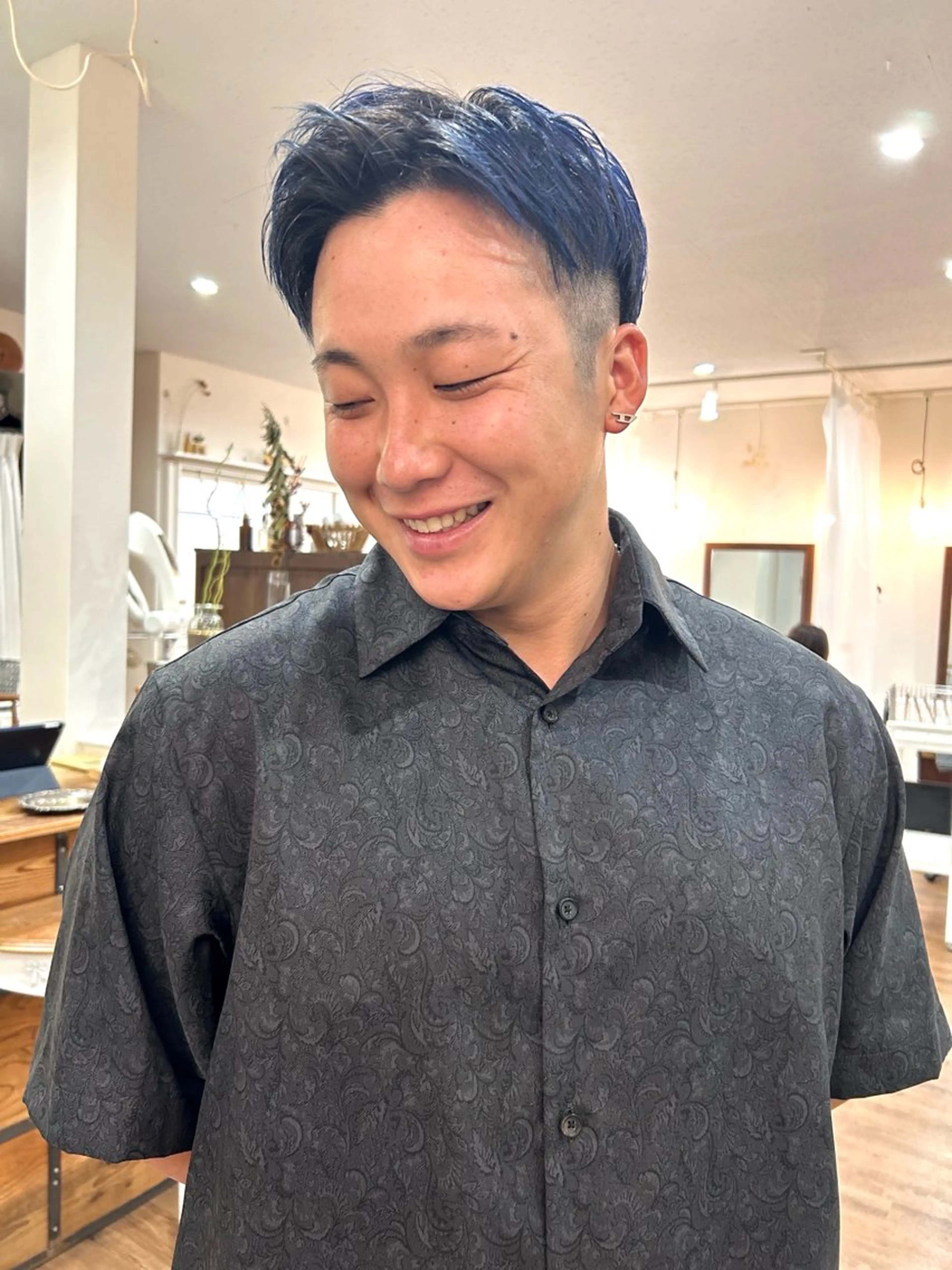 カラー メンズ メンズブリーチ ブリーチ ブルーカラー ネイビーカラー 久保田 優のヘアスタイル